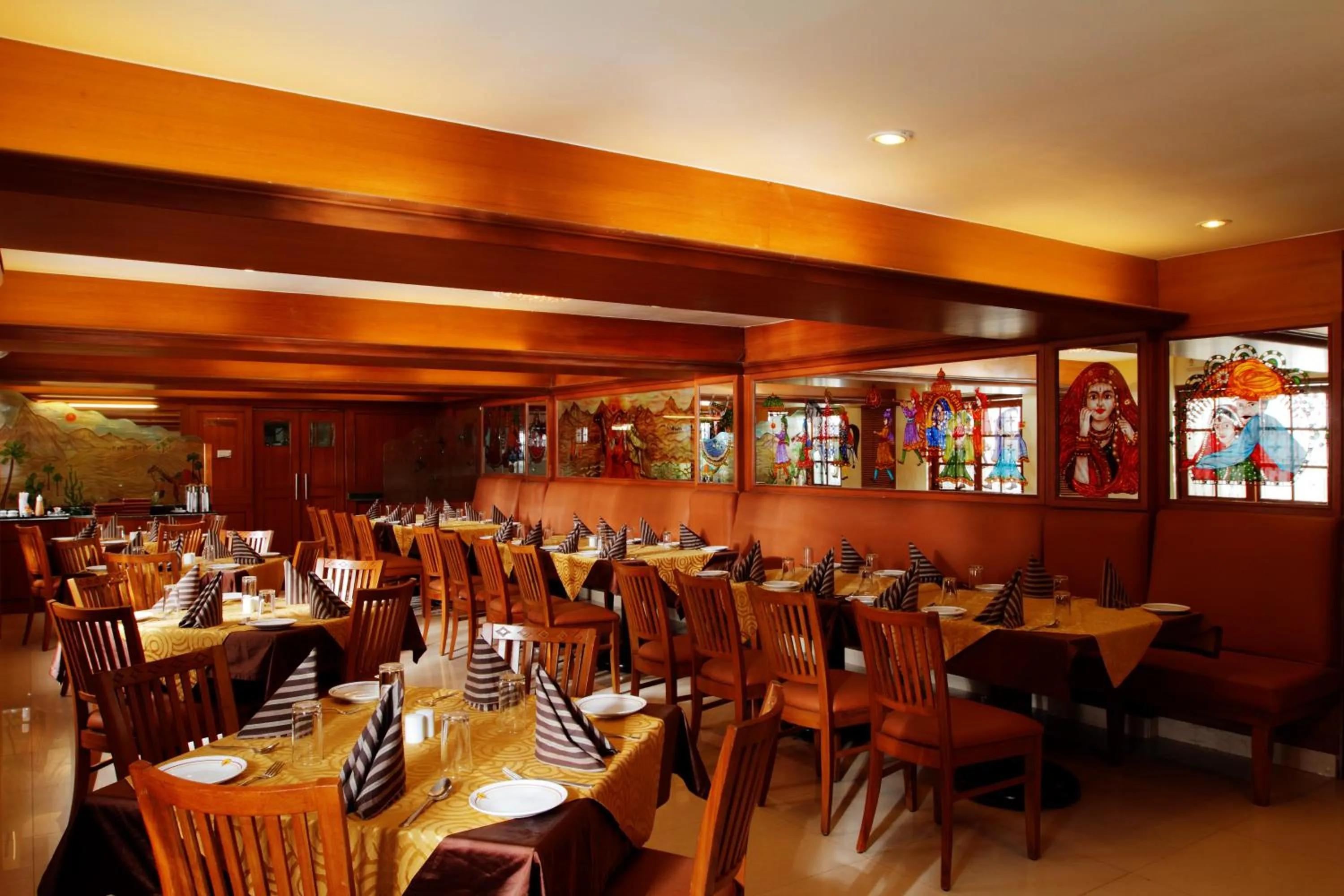 Restaurant/places to eat in Hotel Nahar Manchester Inn