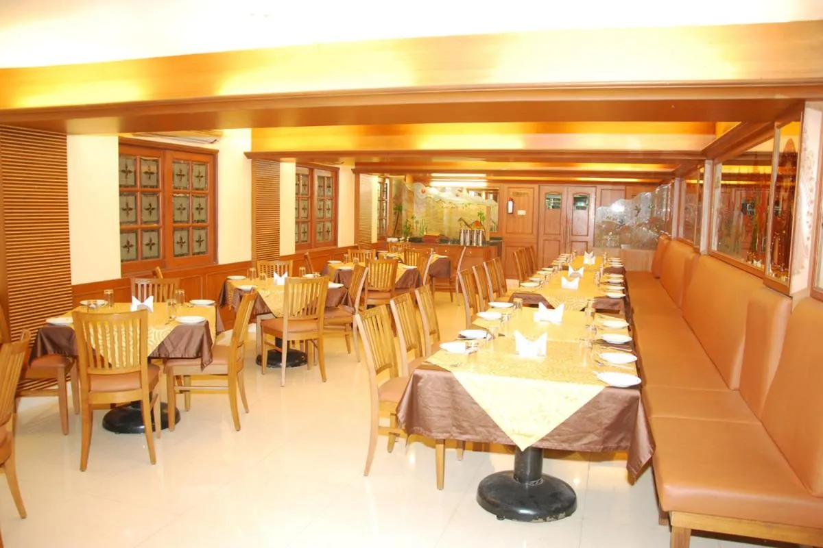 Restaurant/places to eat in Hotel Nahar Manchester Inn