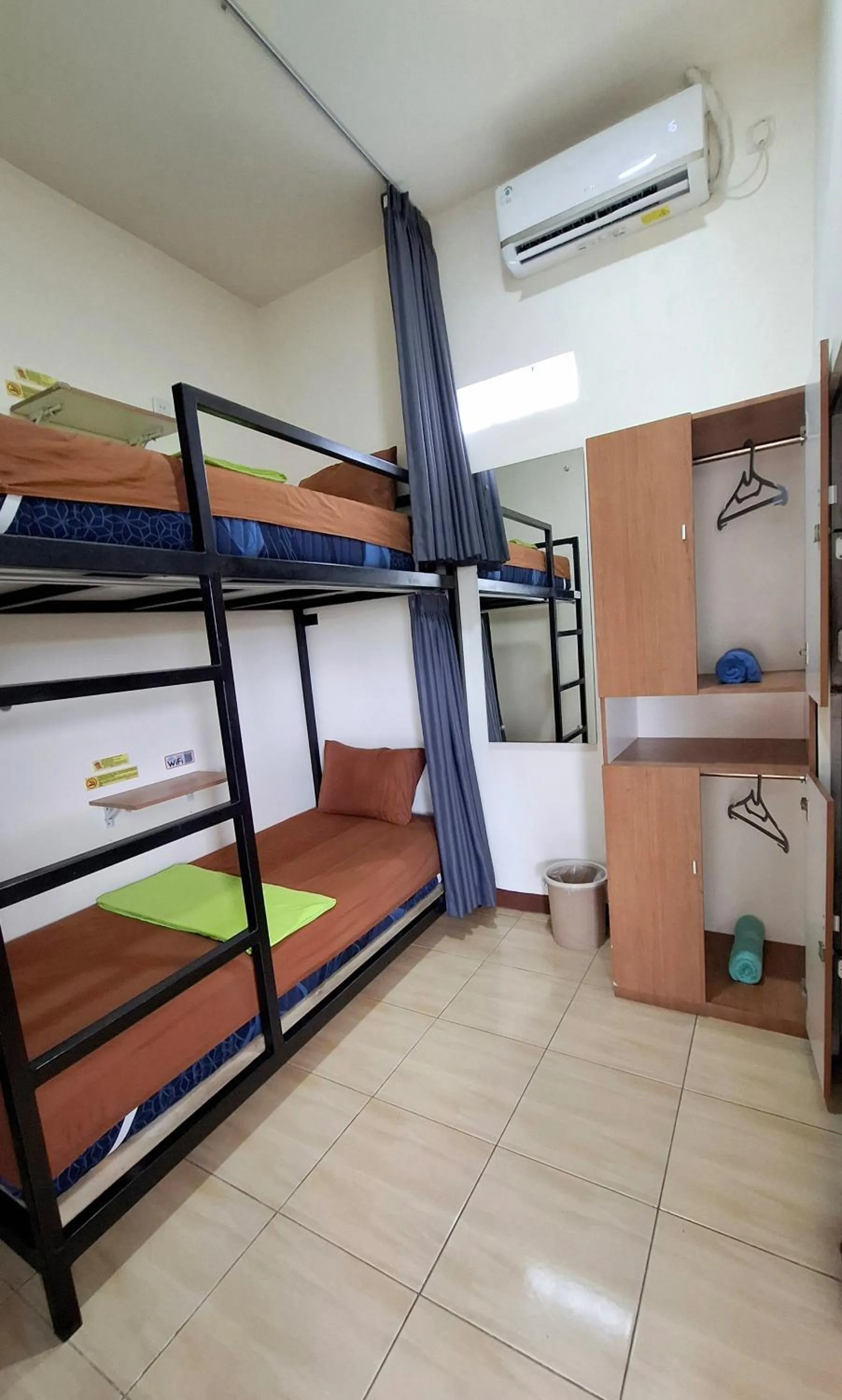 Photo of the whole room, Bed in Anjuma Backpacker