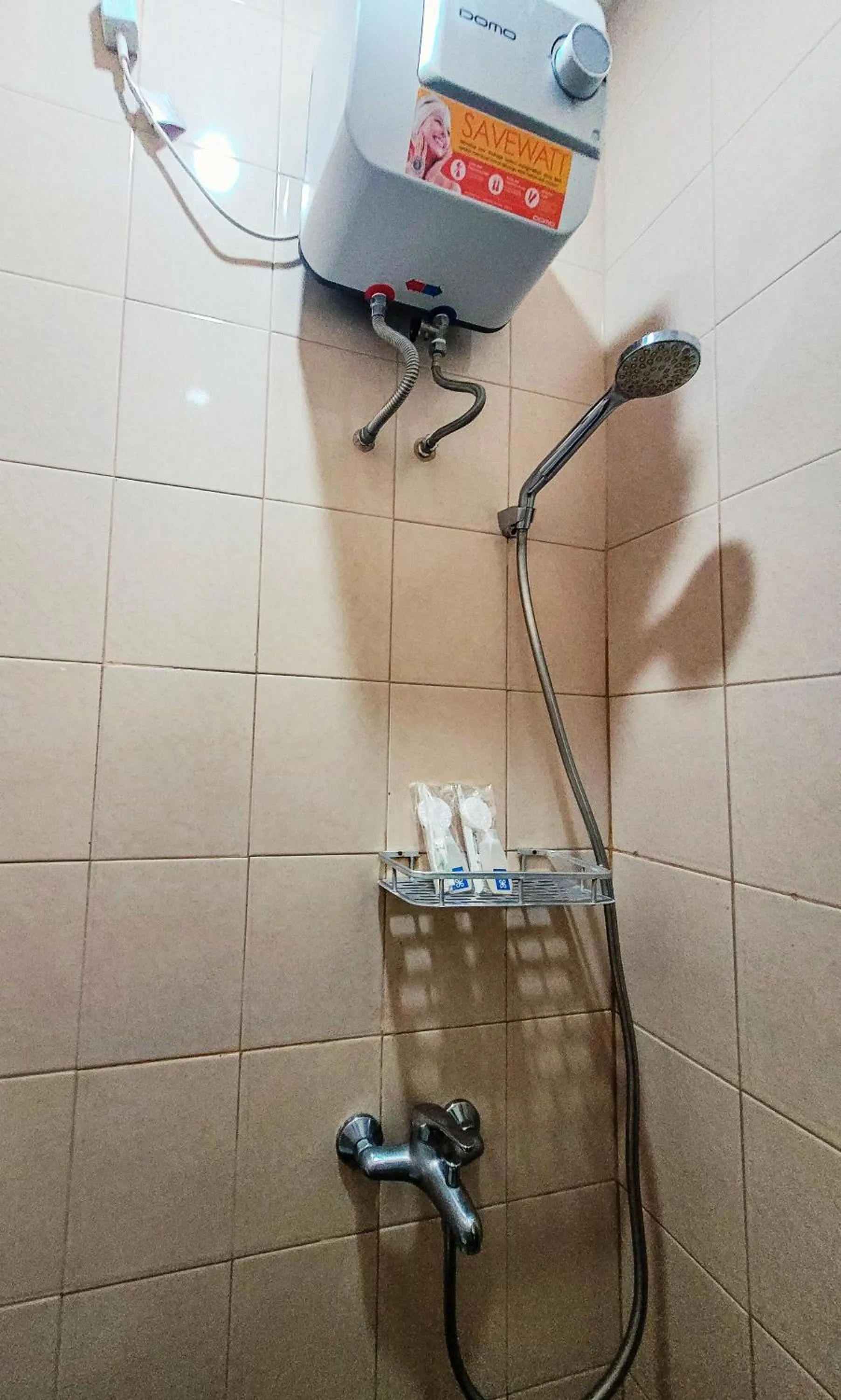 Shower in Anjuma Backpacker