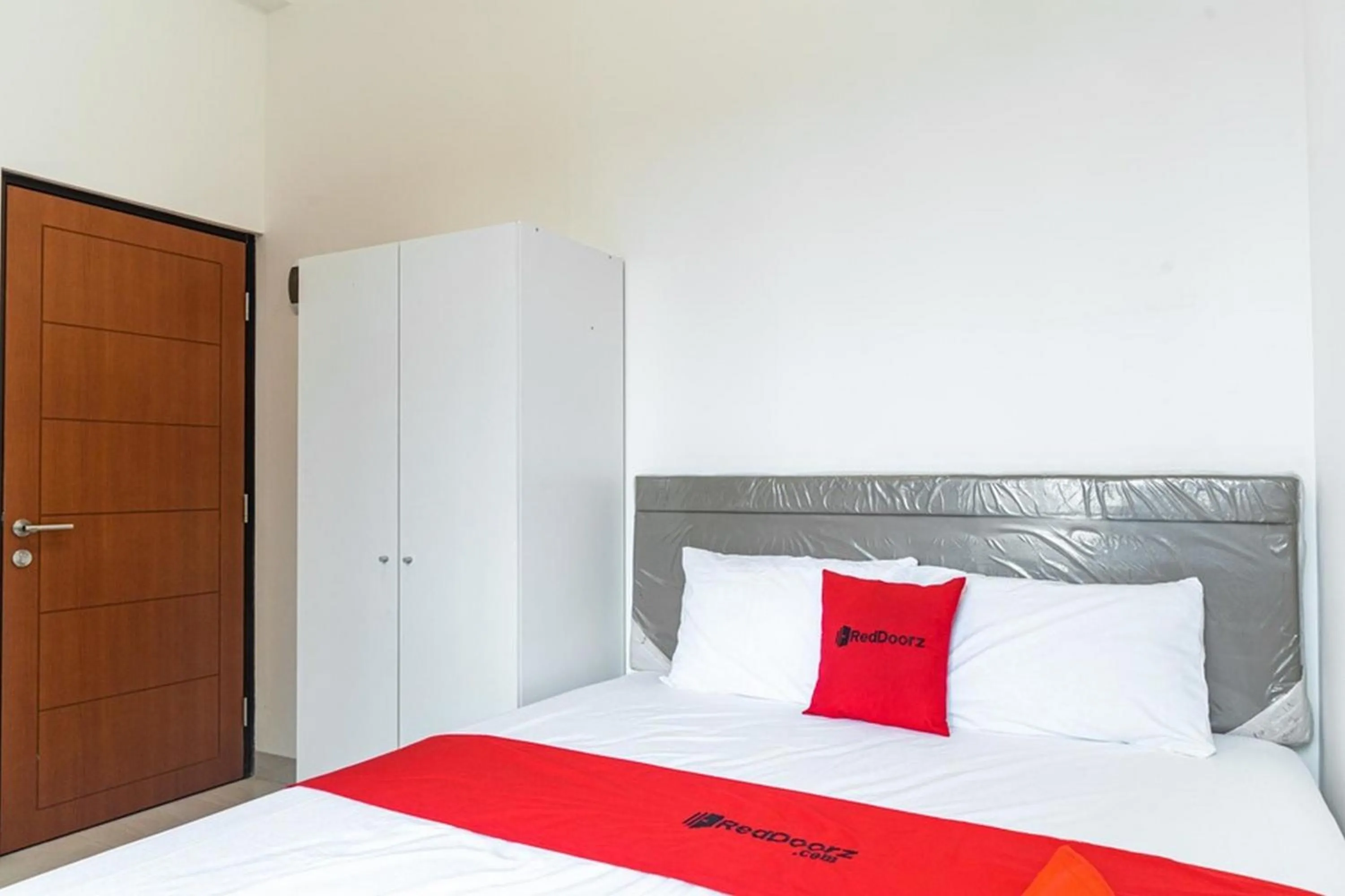 Bedroom, Bed in RedDoorz Plus @ EcoHome Citra Raya Tangerang