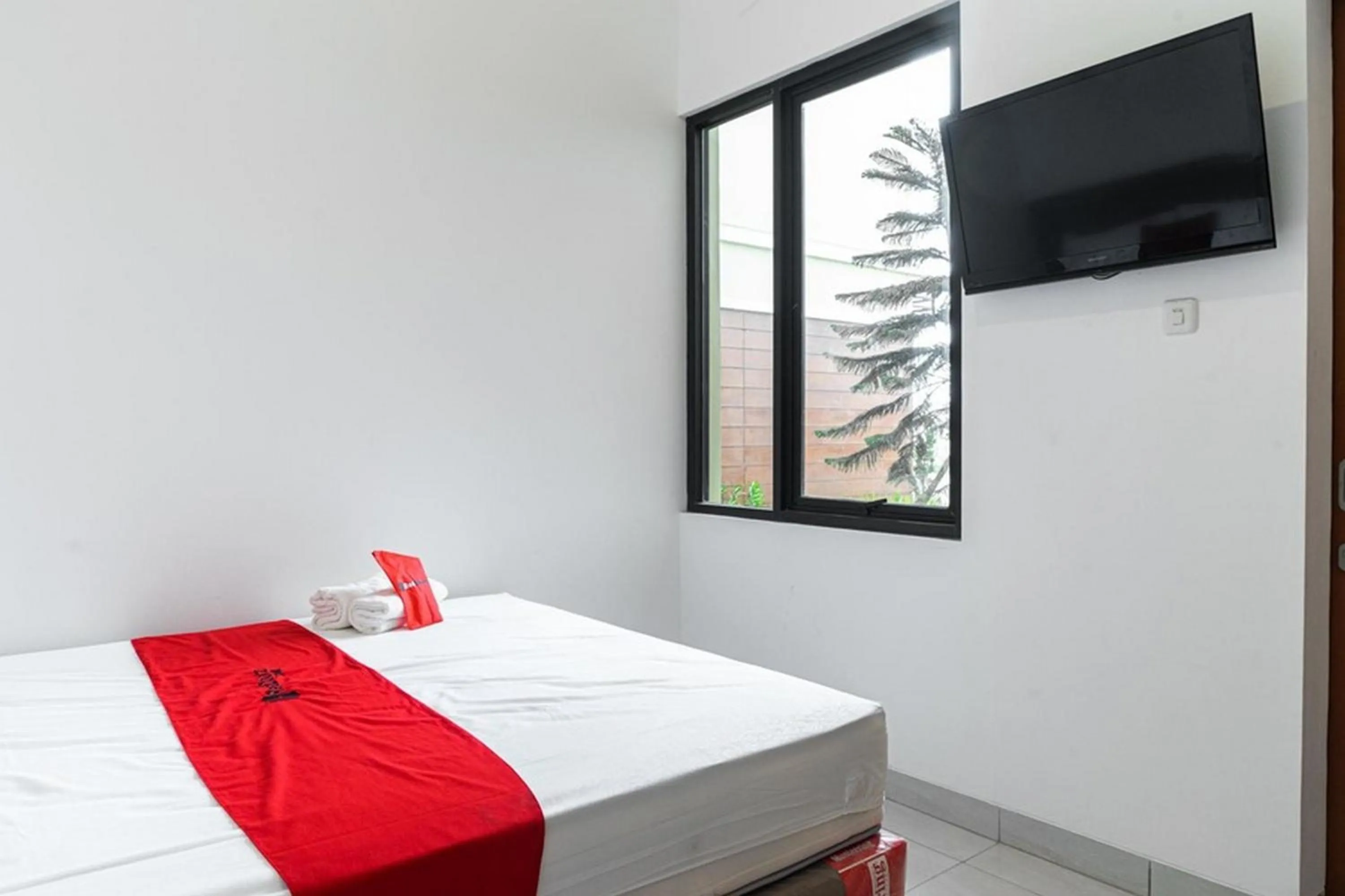 Bedroom, Bed in RedDoorz Plus @ EcoHome Citra Raya Tangerang