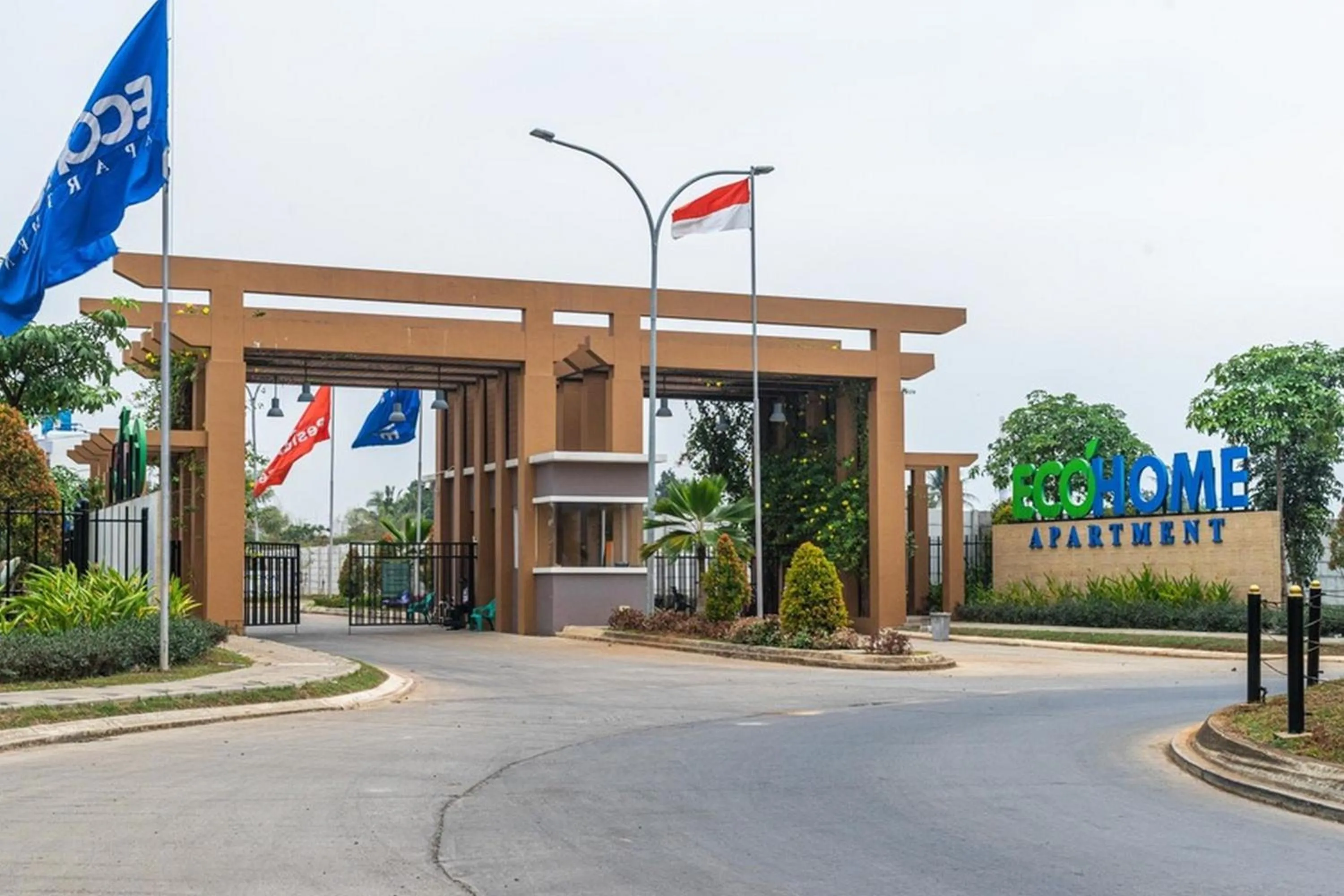 Facade/entrance in RedDoorz Plus @ EcoHome Citra Raya Tangerang