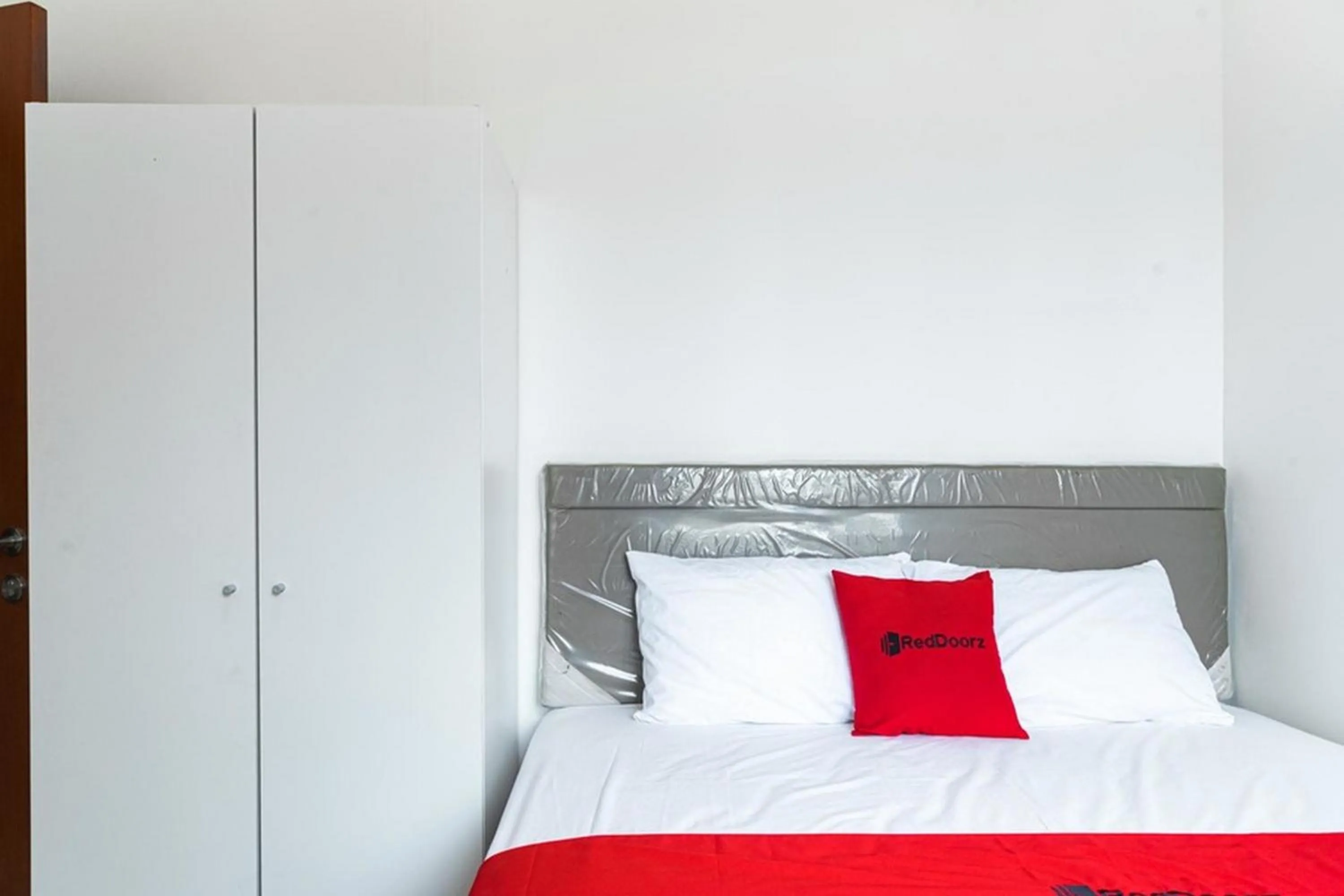 Bedroom, Bed in RedDoorz Plus @ EcoHome Citra Raya Tangerang