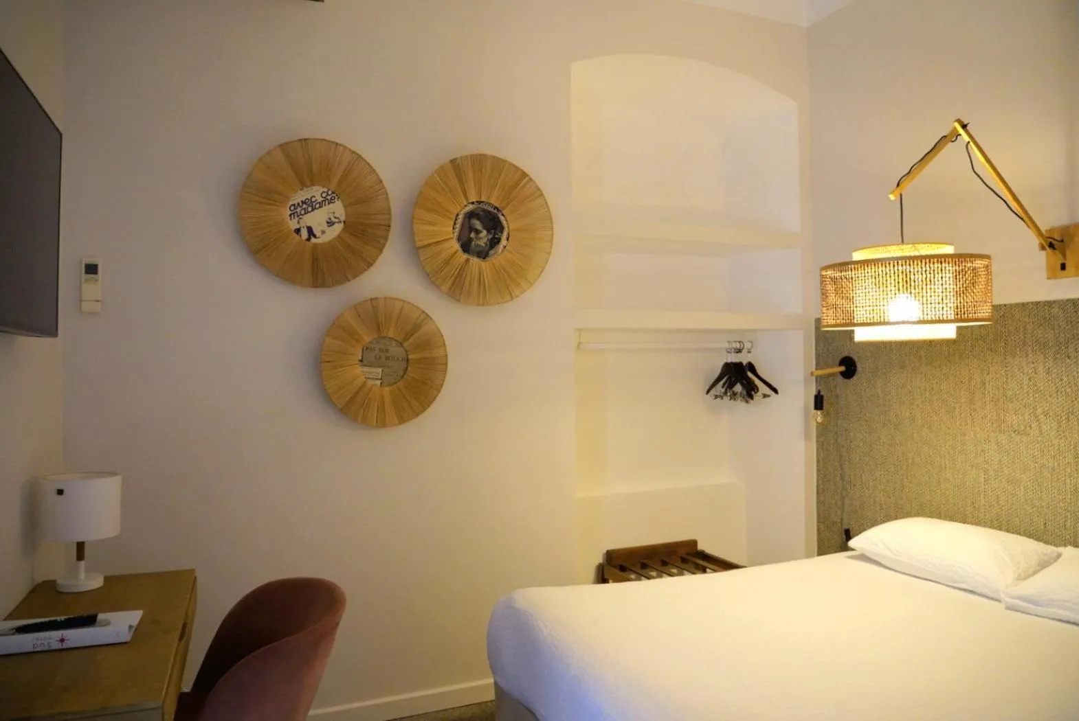 Bed in Sud Hôtel Restaurant