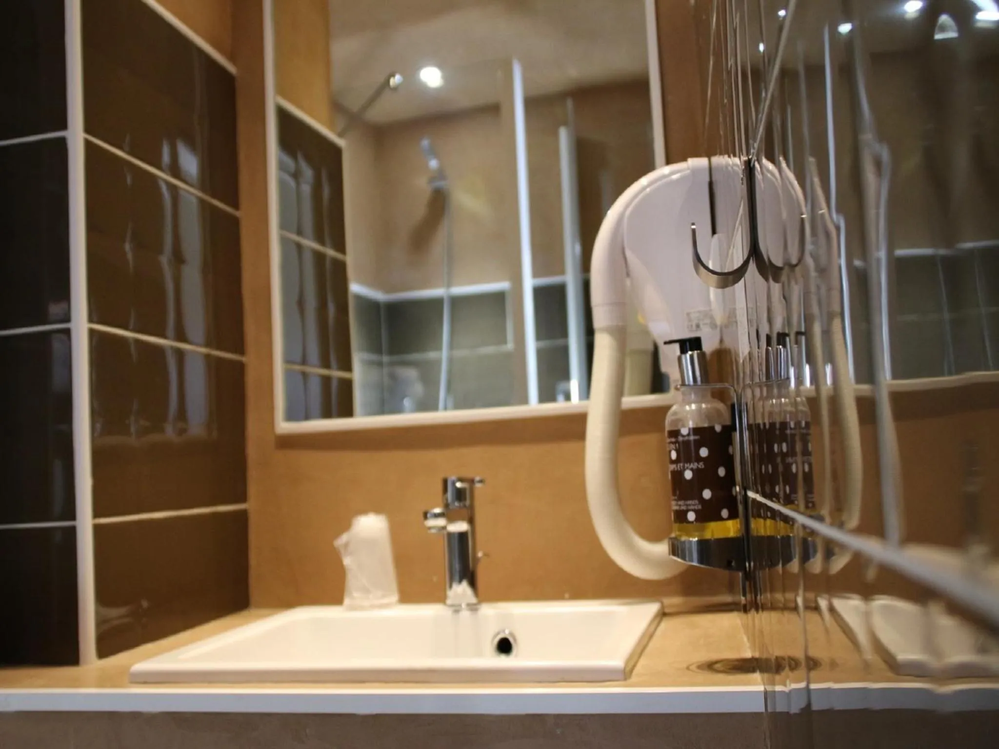 Bathroom in Sud Hôtel Restaurant