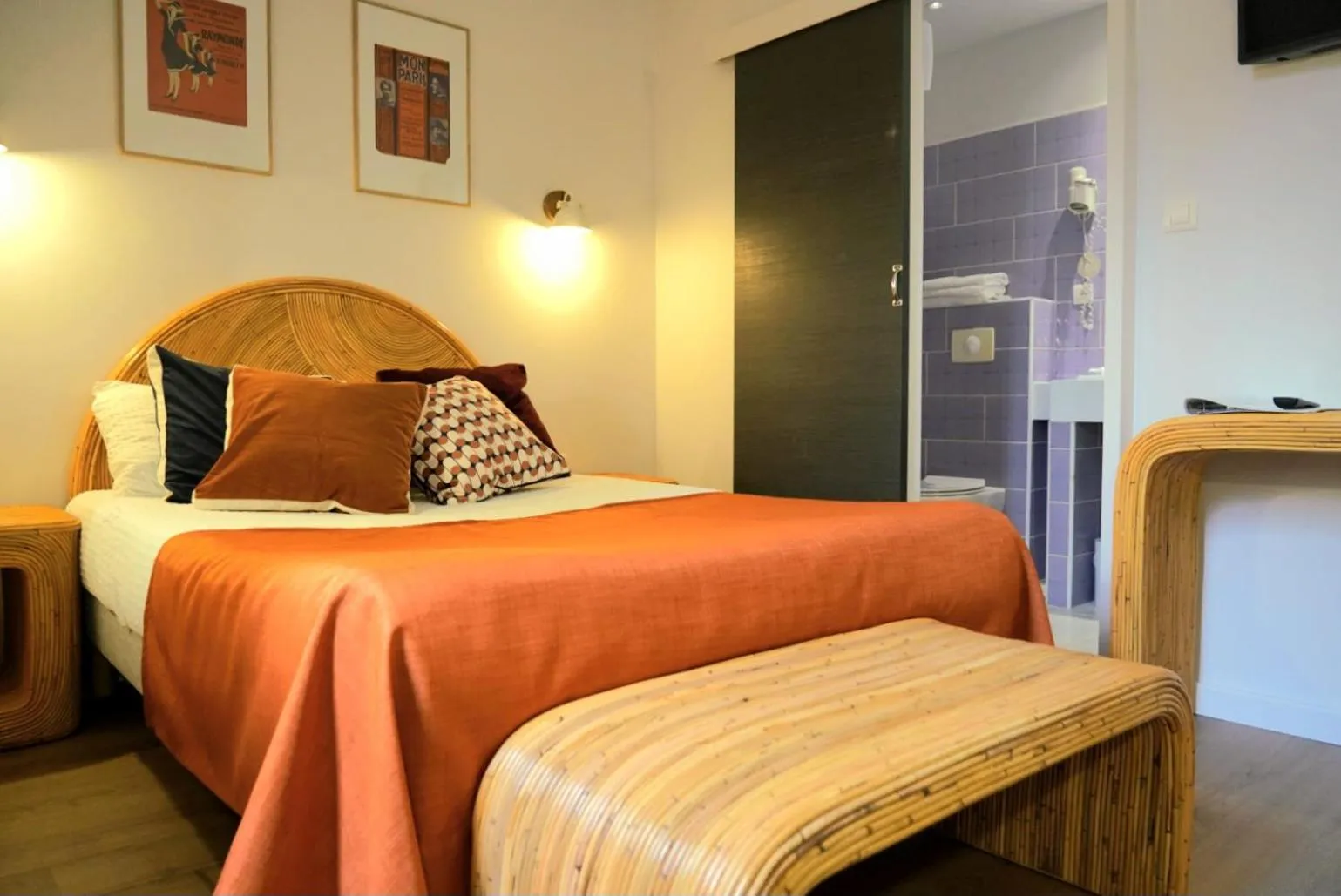 Bed in Sud Hôtel Restaurant