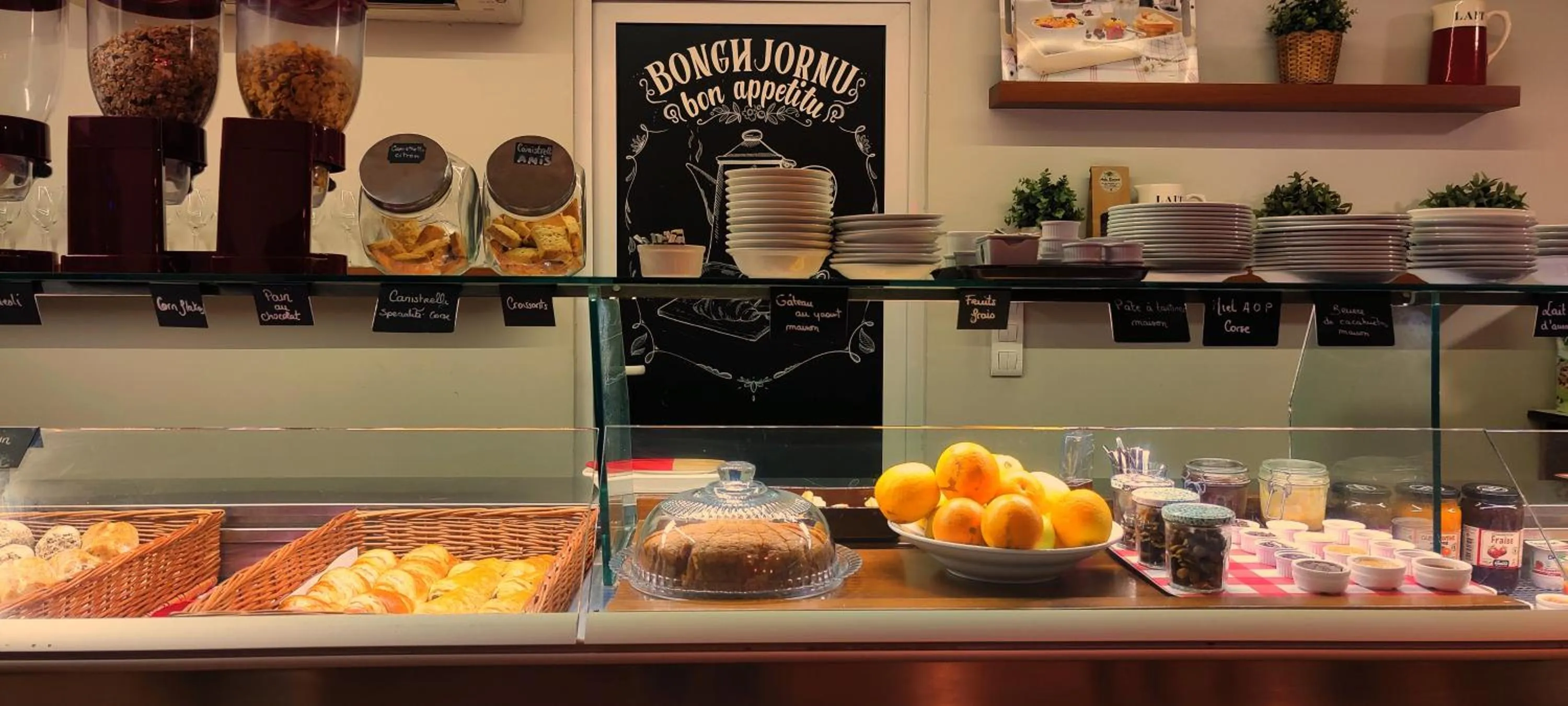 Food and drinks in Sud Hôtel Restaurant