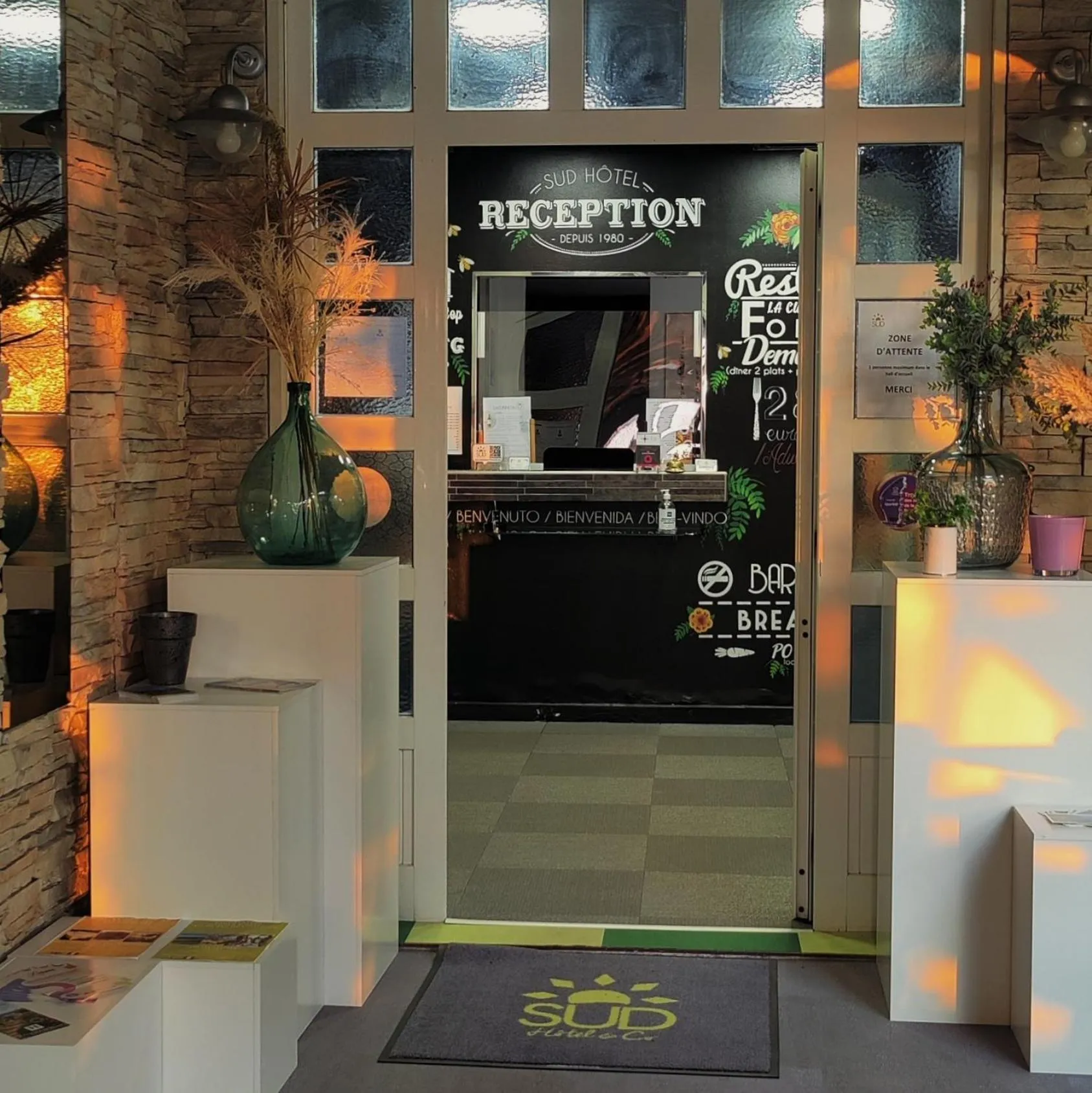 Lobby or reception in Sud Hôtel Restaurant
