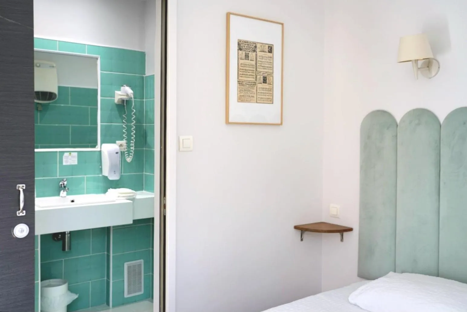 Bed in Sud Hôtel Restaurant