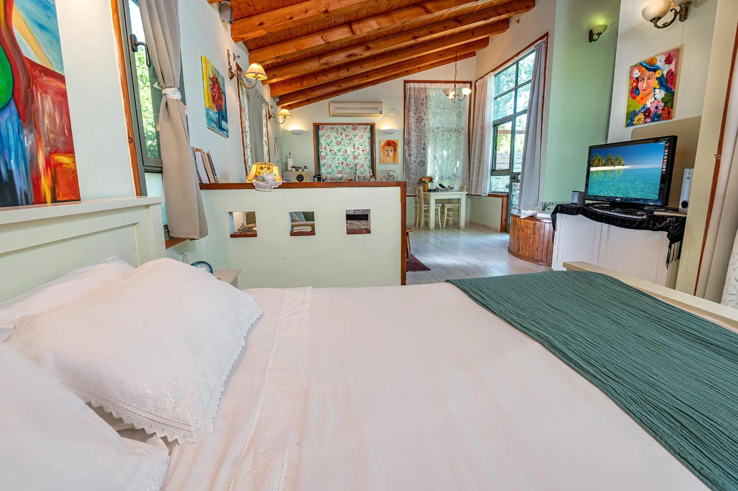 Bed in Marom Romance