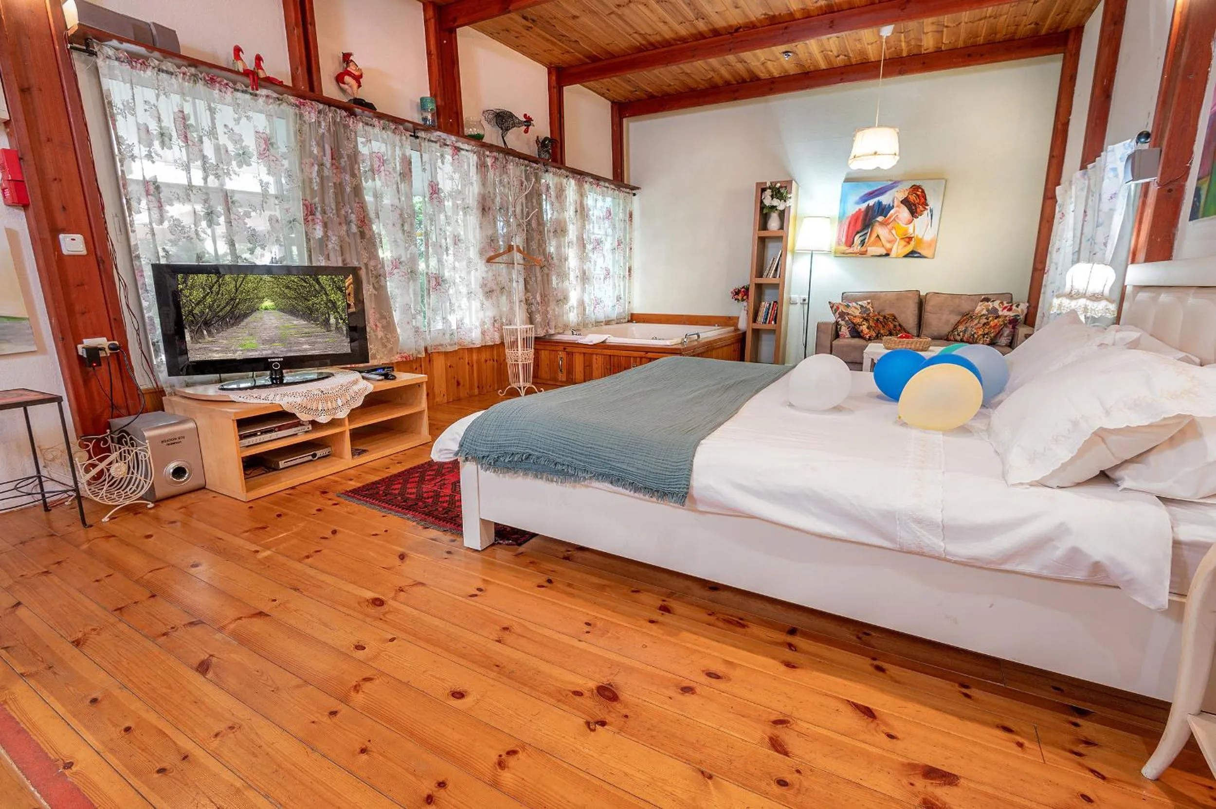 Bed in Marom Romance