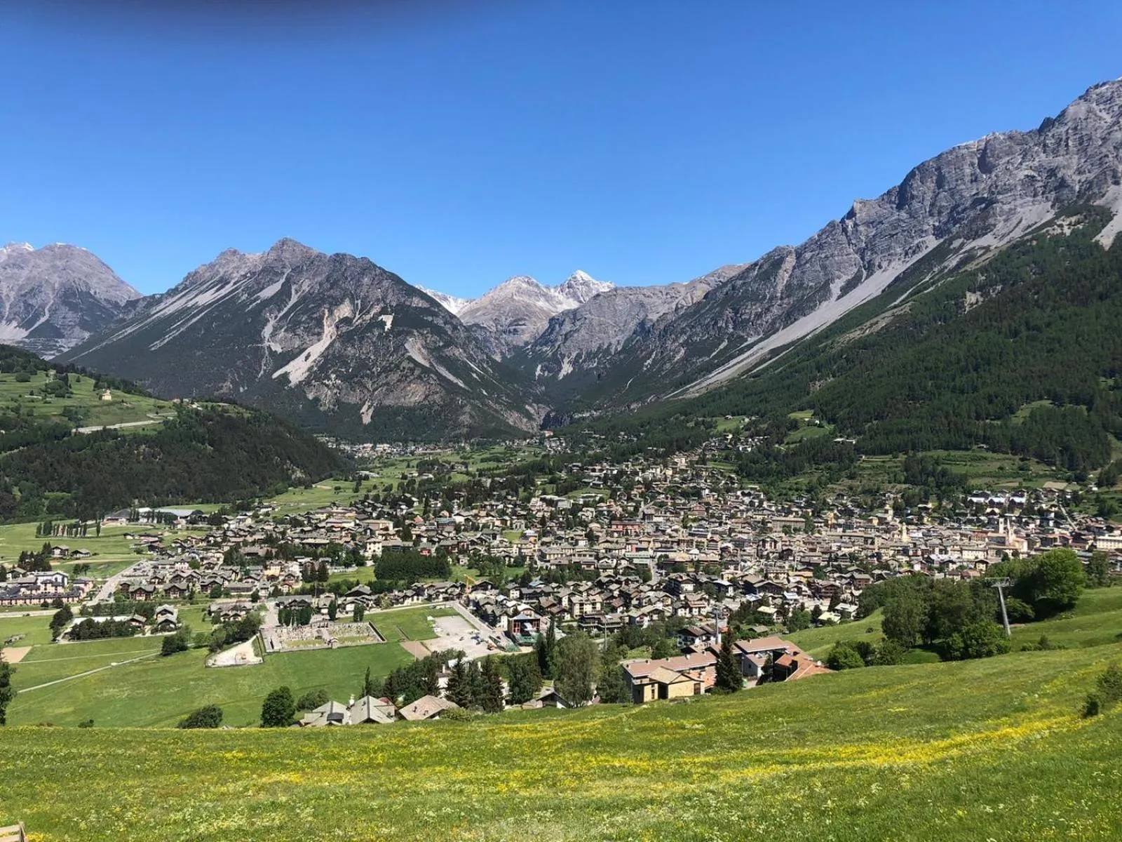 Neighbourhood in Ai Suma Residence