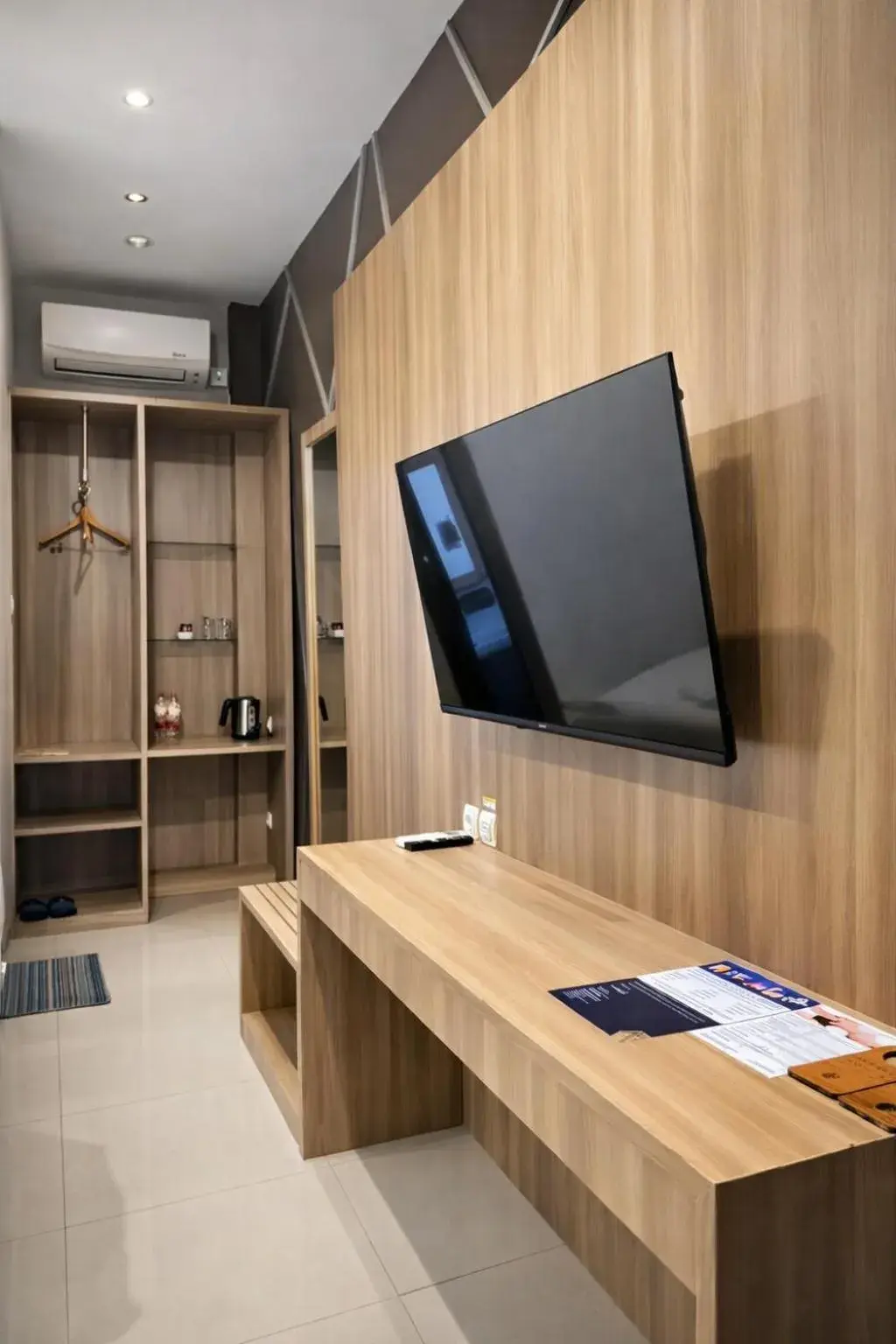 Deluxe Twin Room in Grand Kuta Hotel Lombok - Pool - 43 inch Google TV - Strong 60Mbps WiFi - New Enhanced Management Deluxe Twin Room in Grand Kuta Hotel Lombok - Pool - 43 inch Google TV - Strong 60Mbps WiFi - New Enhanced Management