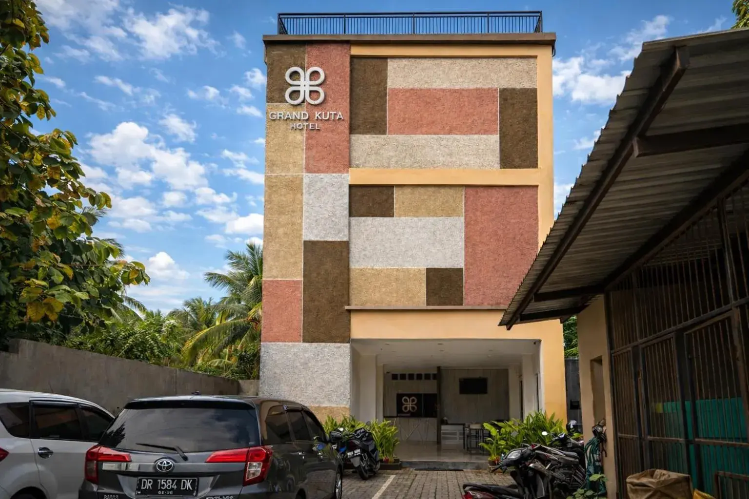 Property building in Grand Kuta Hotel Lombok - Pool - 43 inch Google TV - Strong 60Mbps WiFi - New Enhanced Management Property building in Grand Kuta Hotel Lombok - Pool - 43 inch Google TV - Strong 60Mbps WiFi - New Enhanced Management