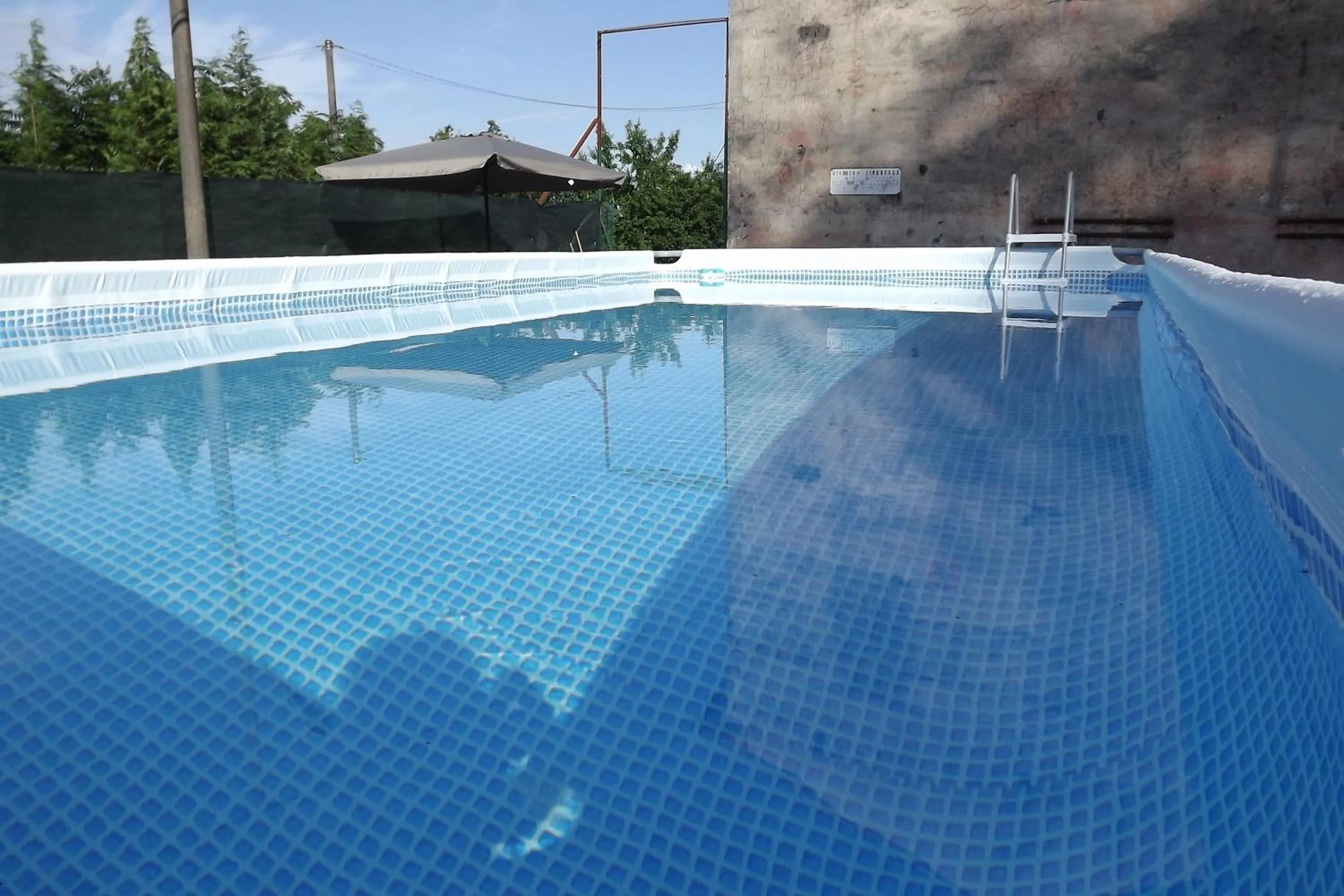 Garden in B&B Il Tempo Del Vento in front of the Castle