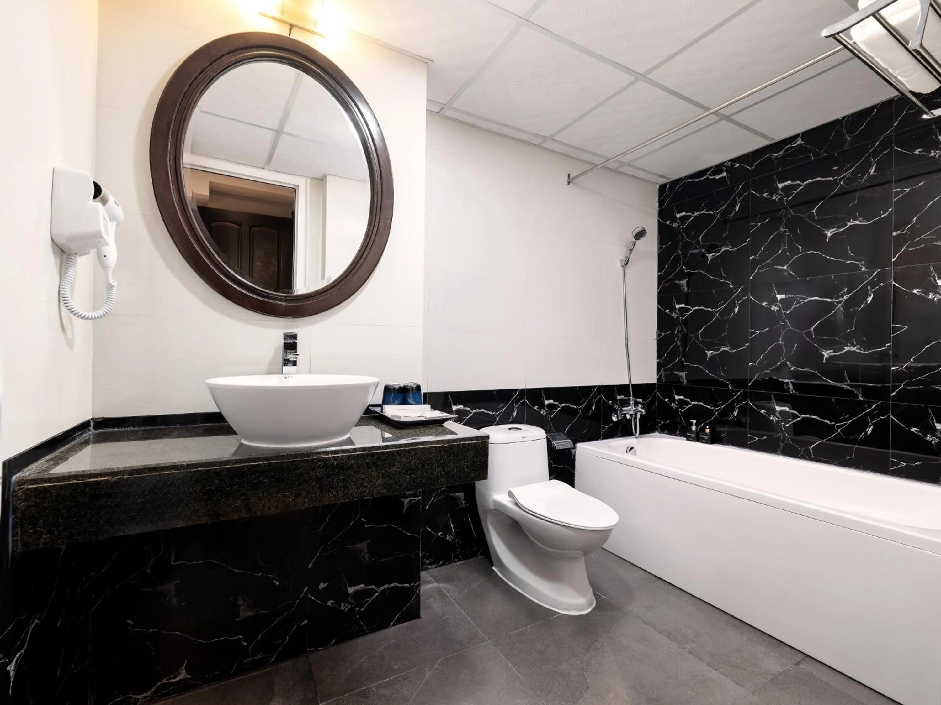 Bathroom in Hue Serene Palace Hotel