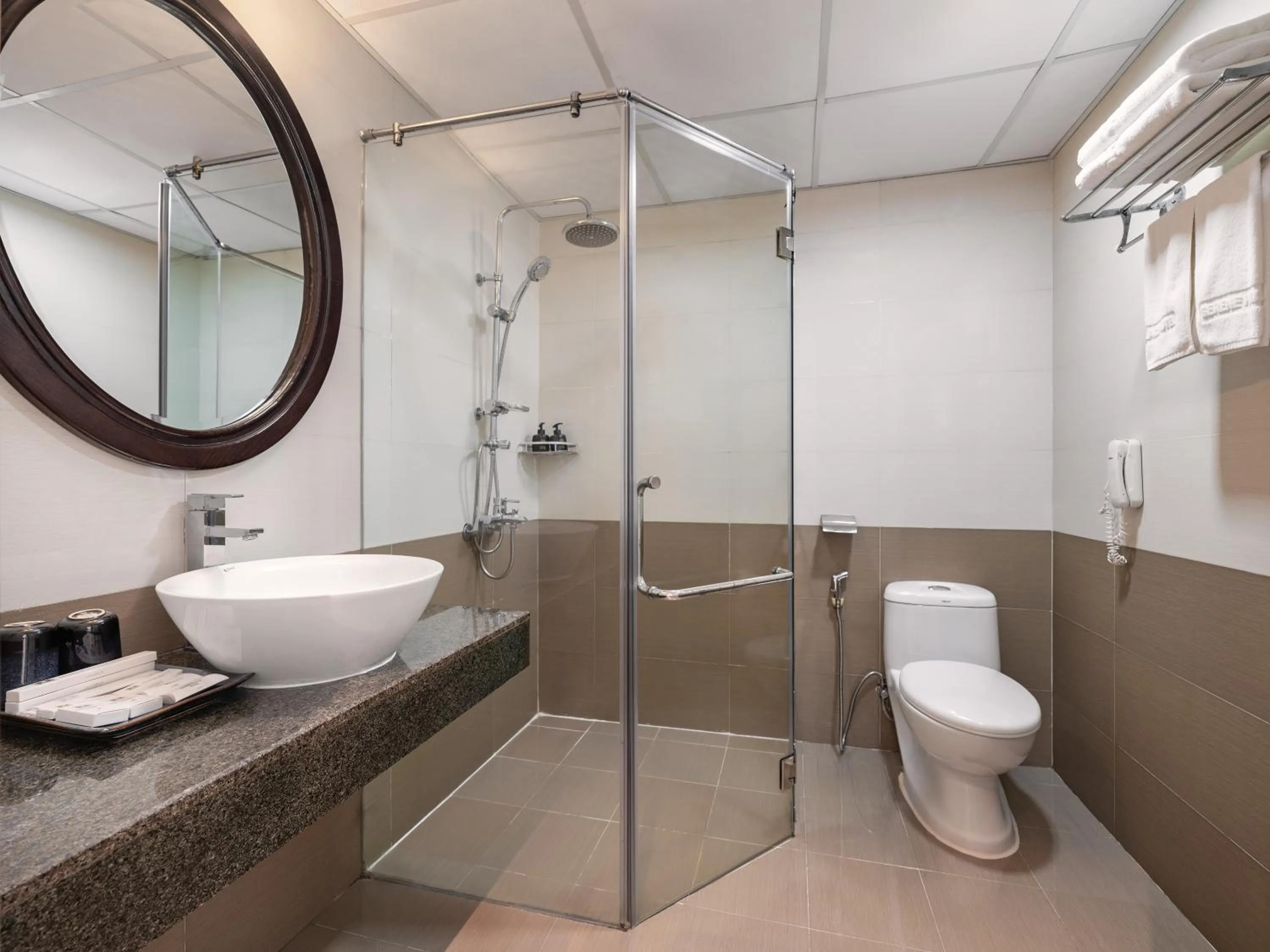 Shower in Hue Serene Palace Hotel