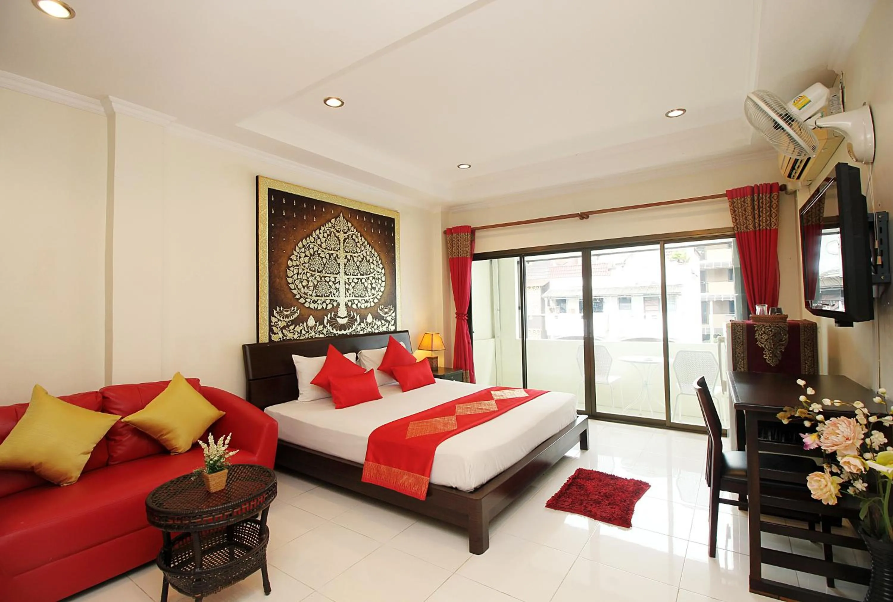 Photo of the whole room, Bed in Sky Silk Decoration House