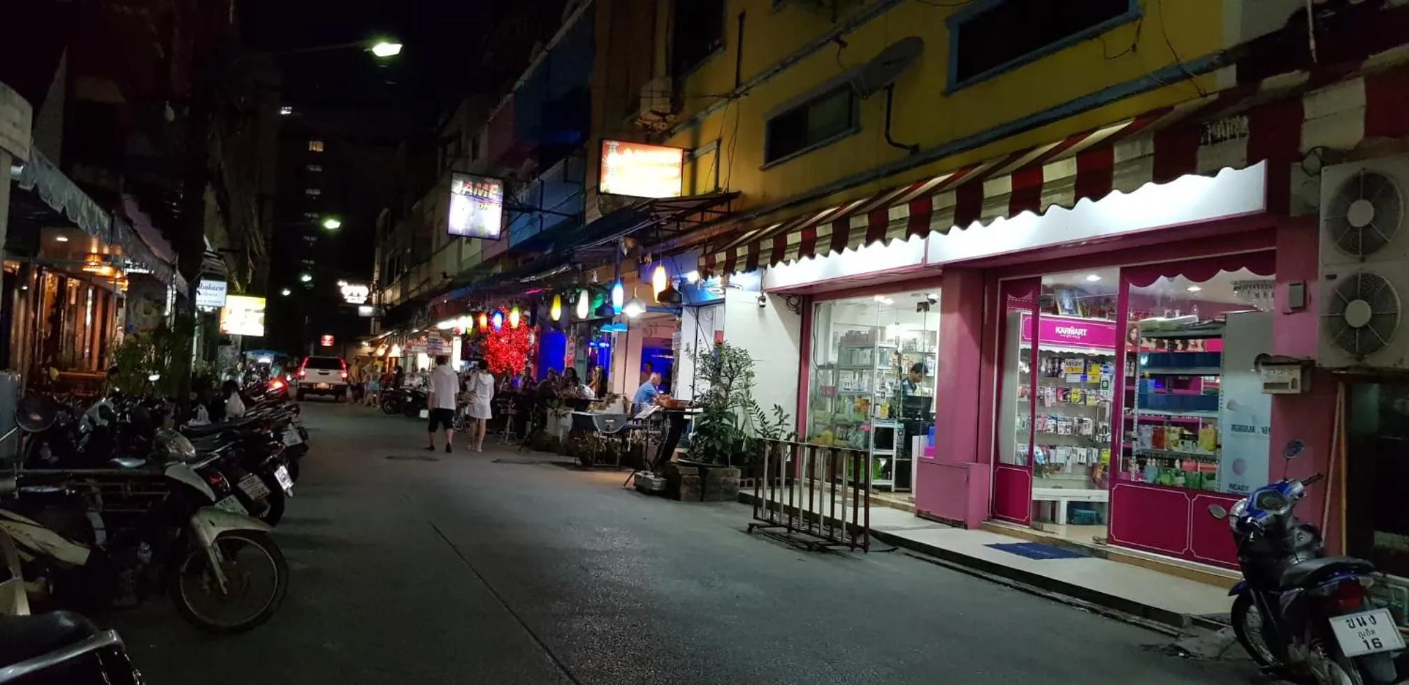 Neighbourhood in Sky Silk Decoration House