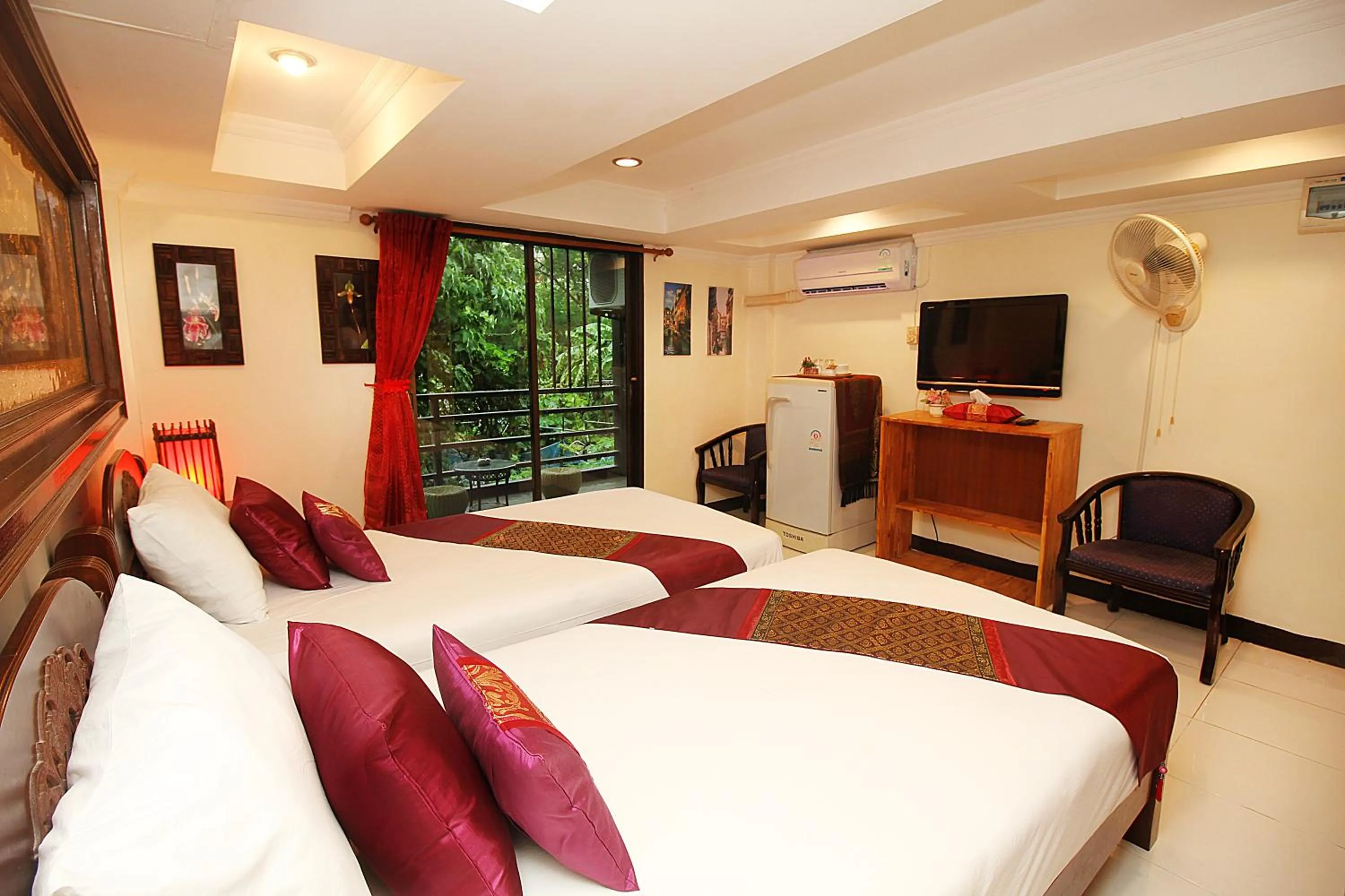 Photo of the whole room, Bed in Sky Silk Decoration House