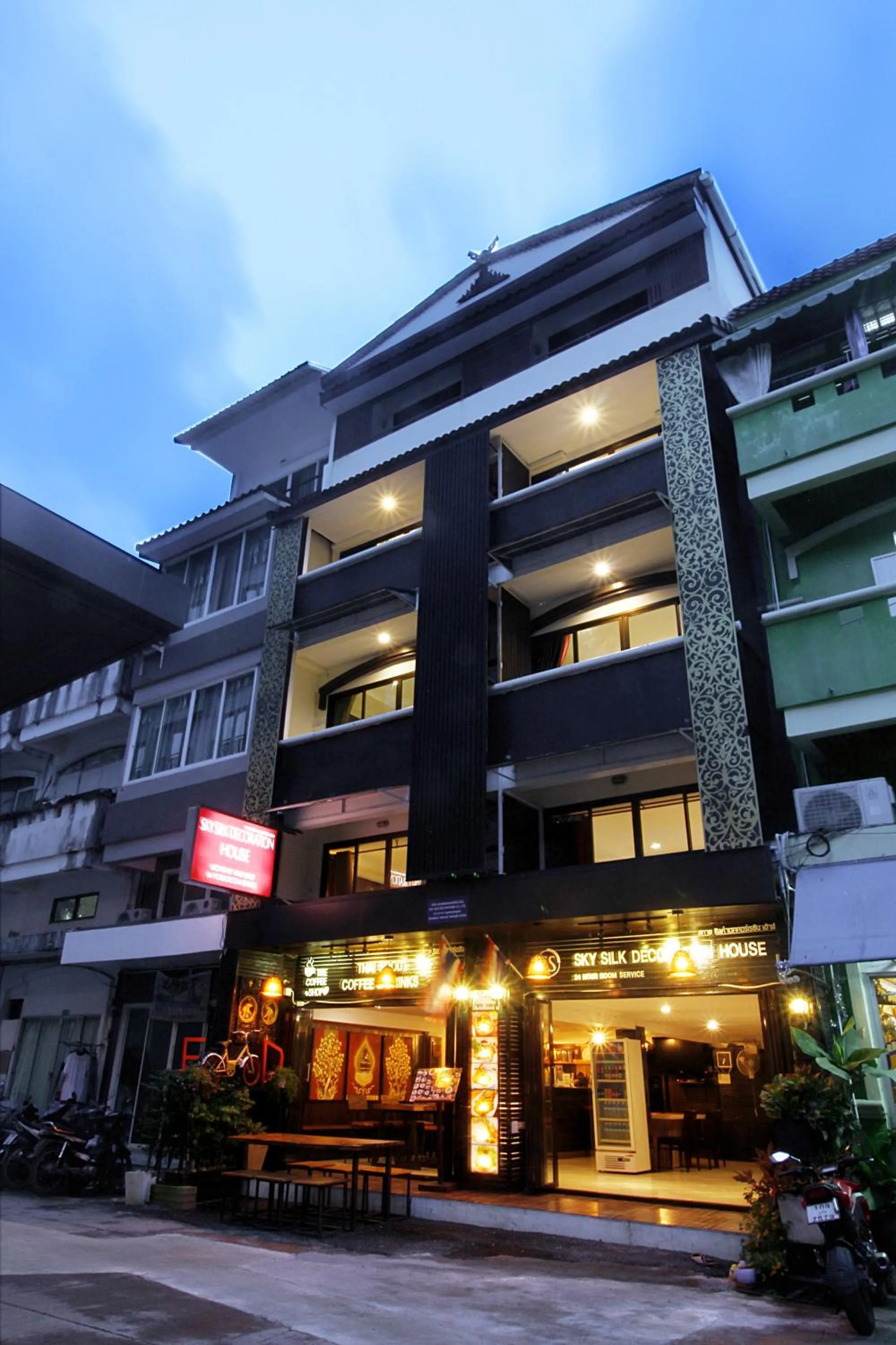 Photo of the whole room in Sky Silk Decoration House