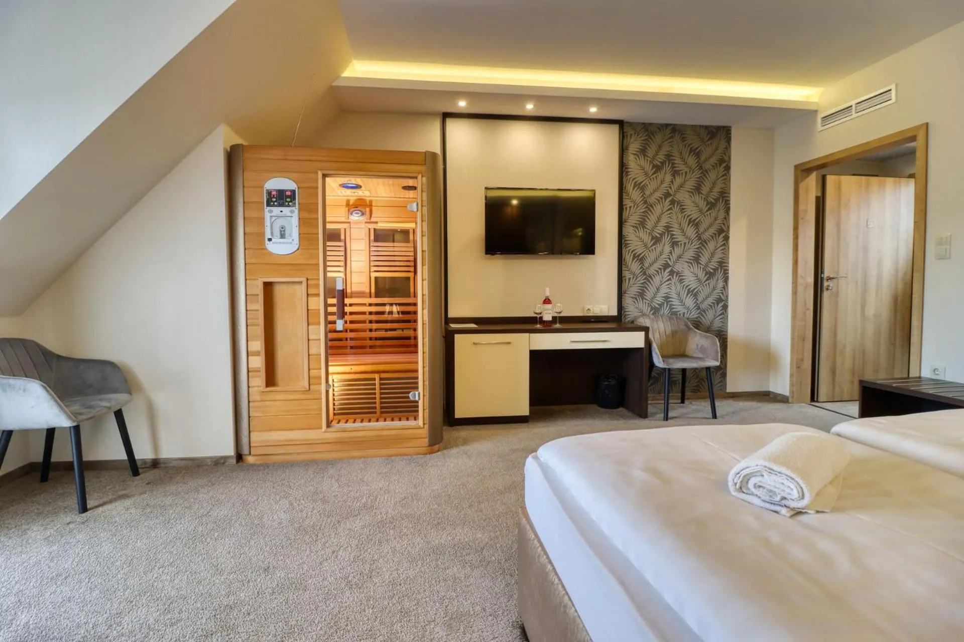Deluxe King Room - single occupancy in Hotel Villa Park