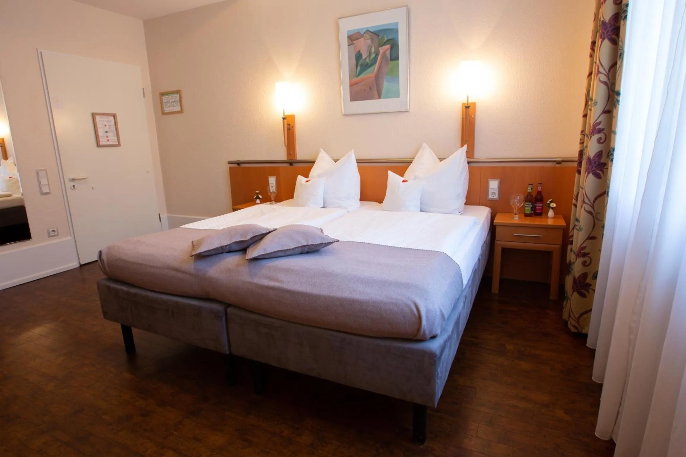 Photo of the whole room, Bed in Stadthaushotel Hamburg - Inklusionshotel