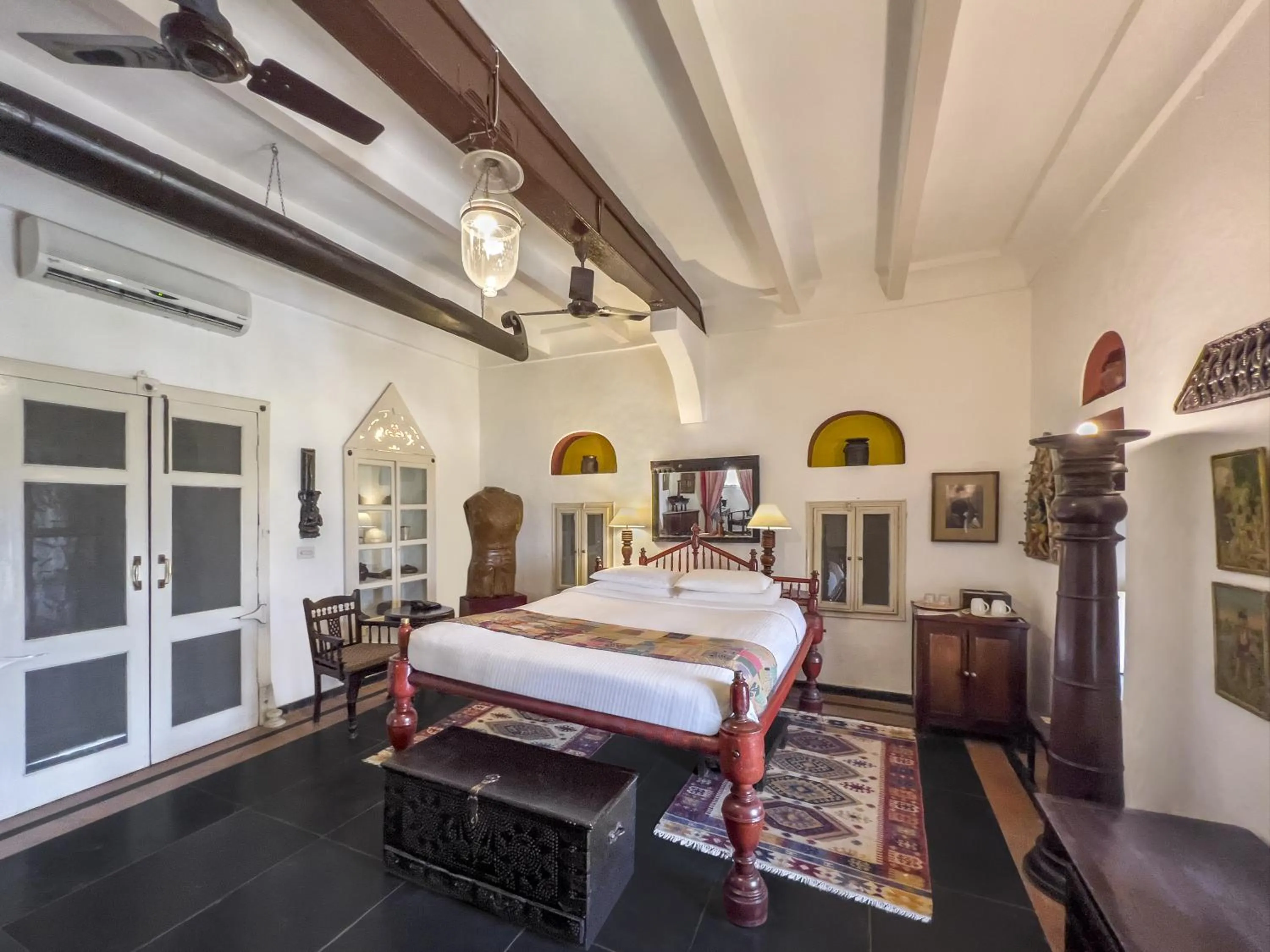 Bed in Neemrana Fort-Palace