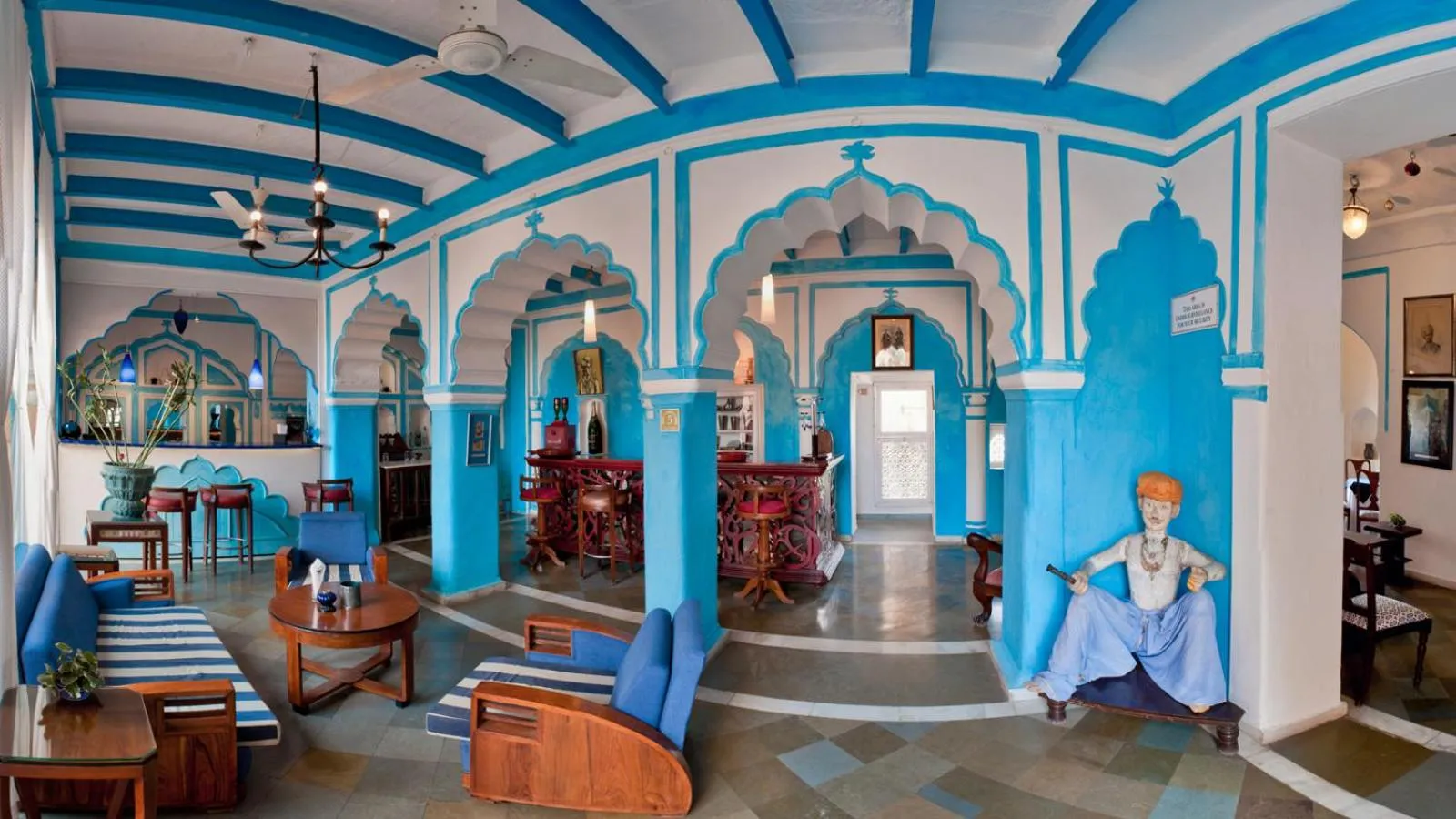 Restaurant/places to eat in Neemrana Fort-Palace