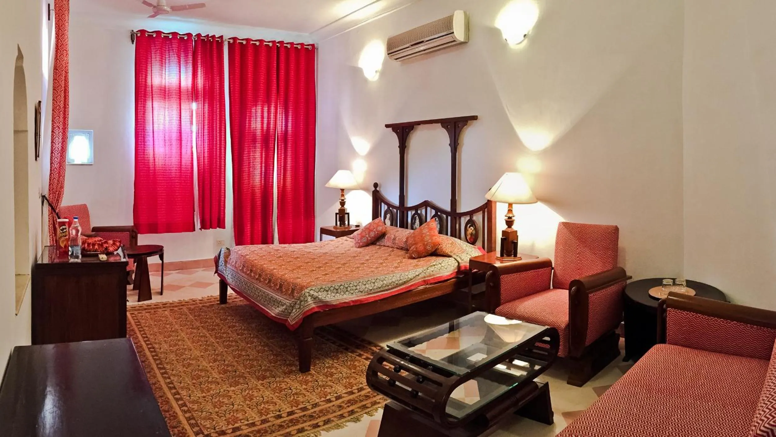 Bed in Neemrana Fort-Palace