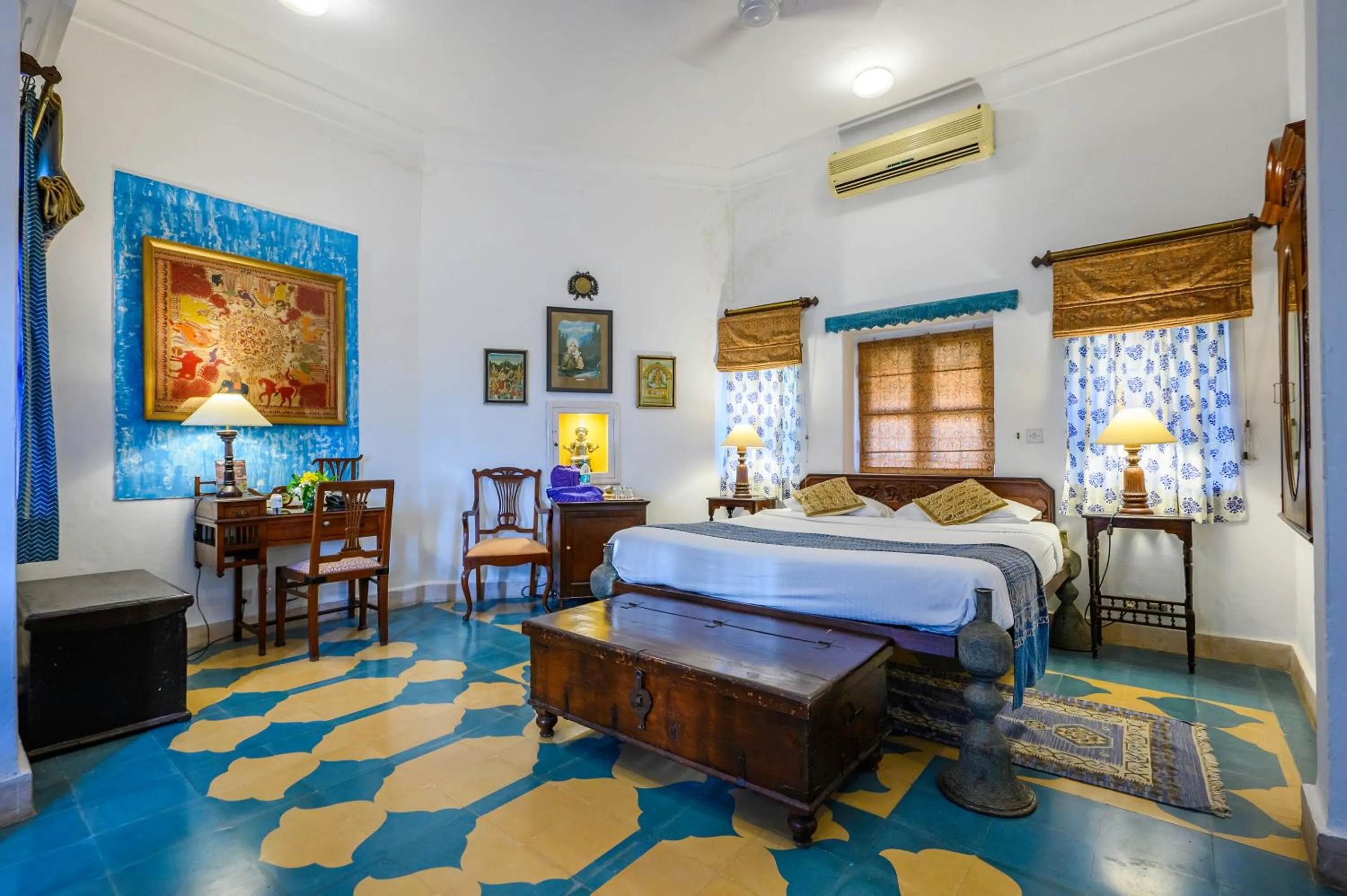 Bed in Neemrana Fort-Palace