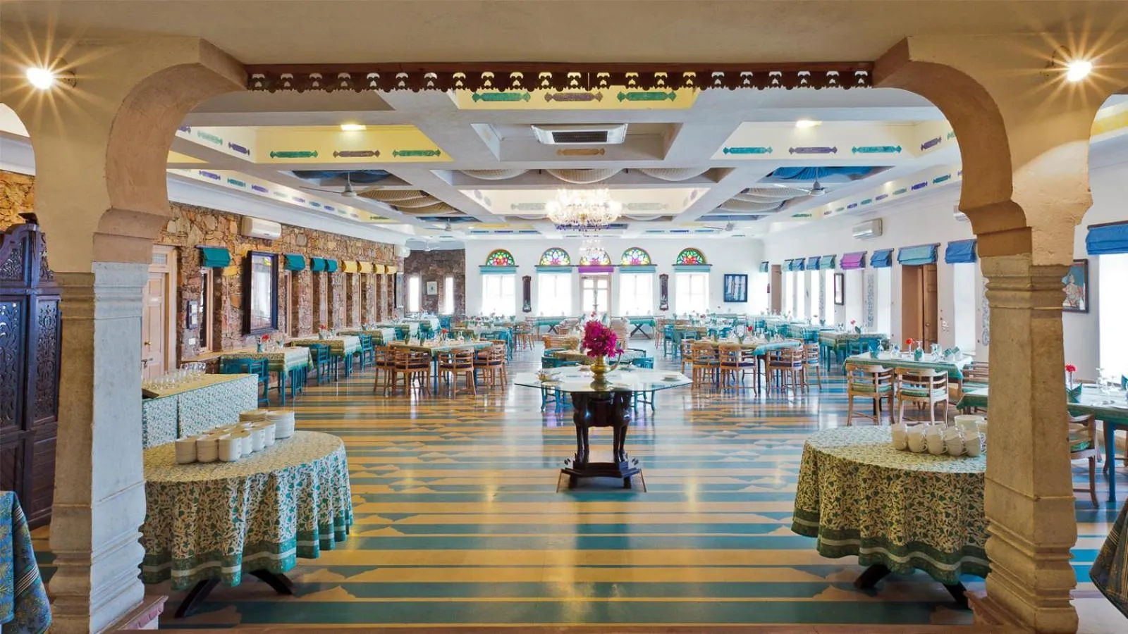 Restaurant/places to eat in Neemrana Fort-Palace