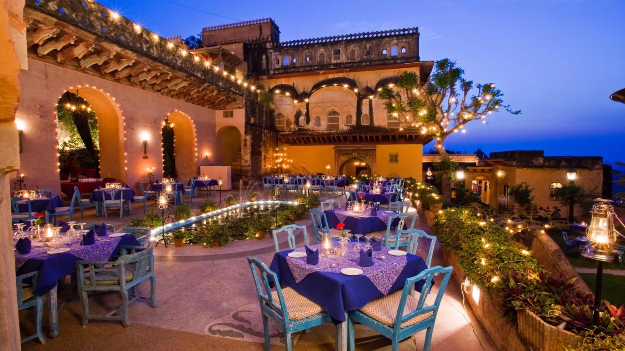 Restaurant/places to eat in Neemrana Fort-Palace