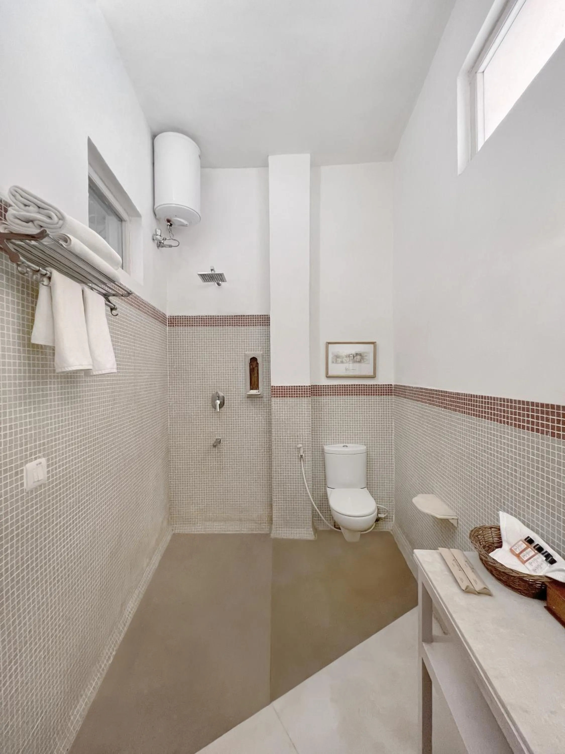 Shower in Neemrana Fort-Palace