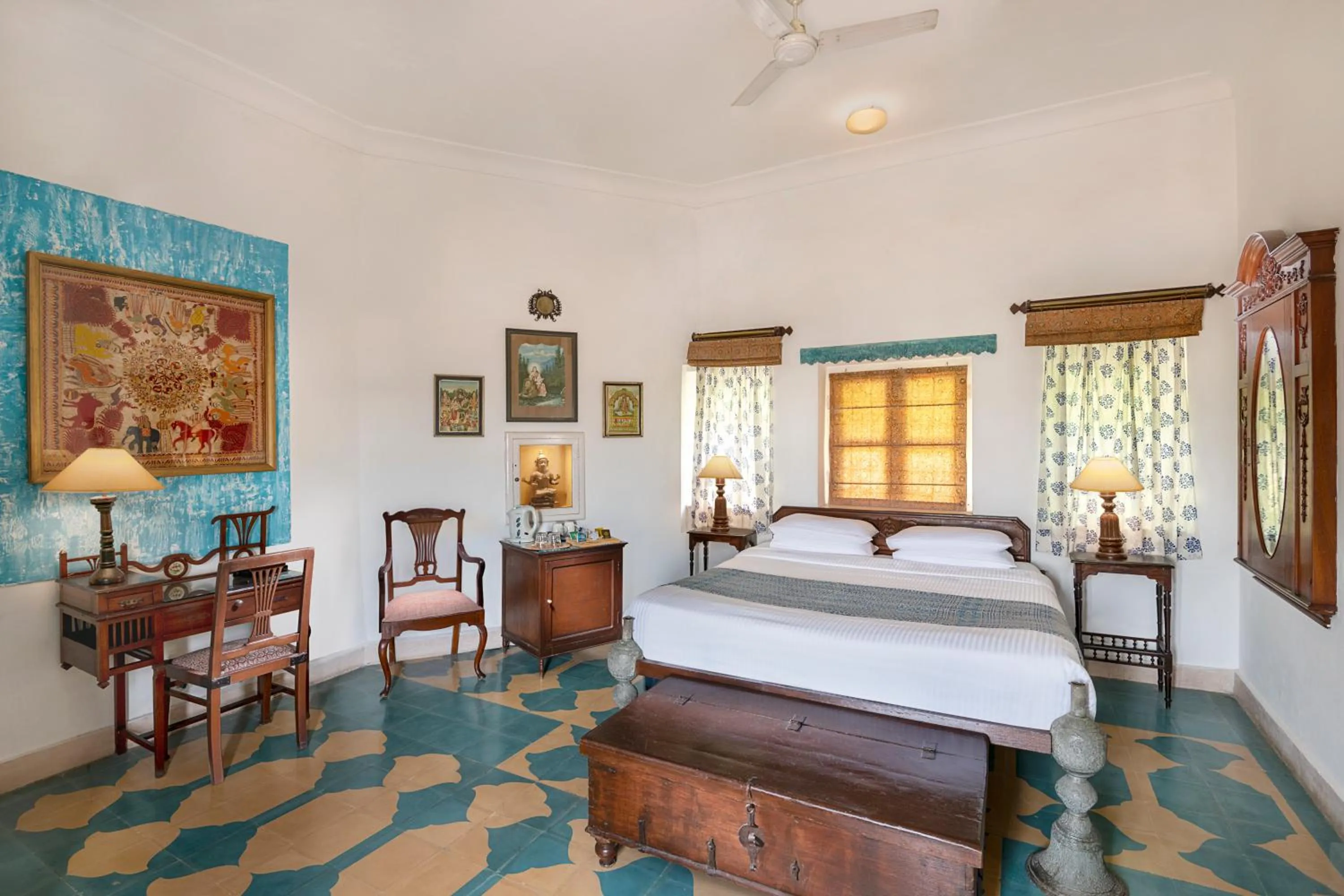 Bed in Neemrana Fort-Palace