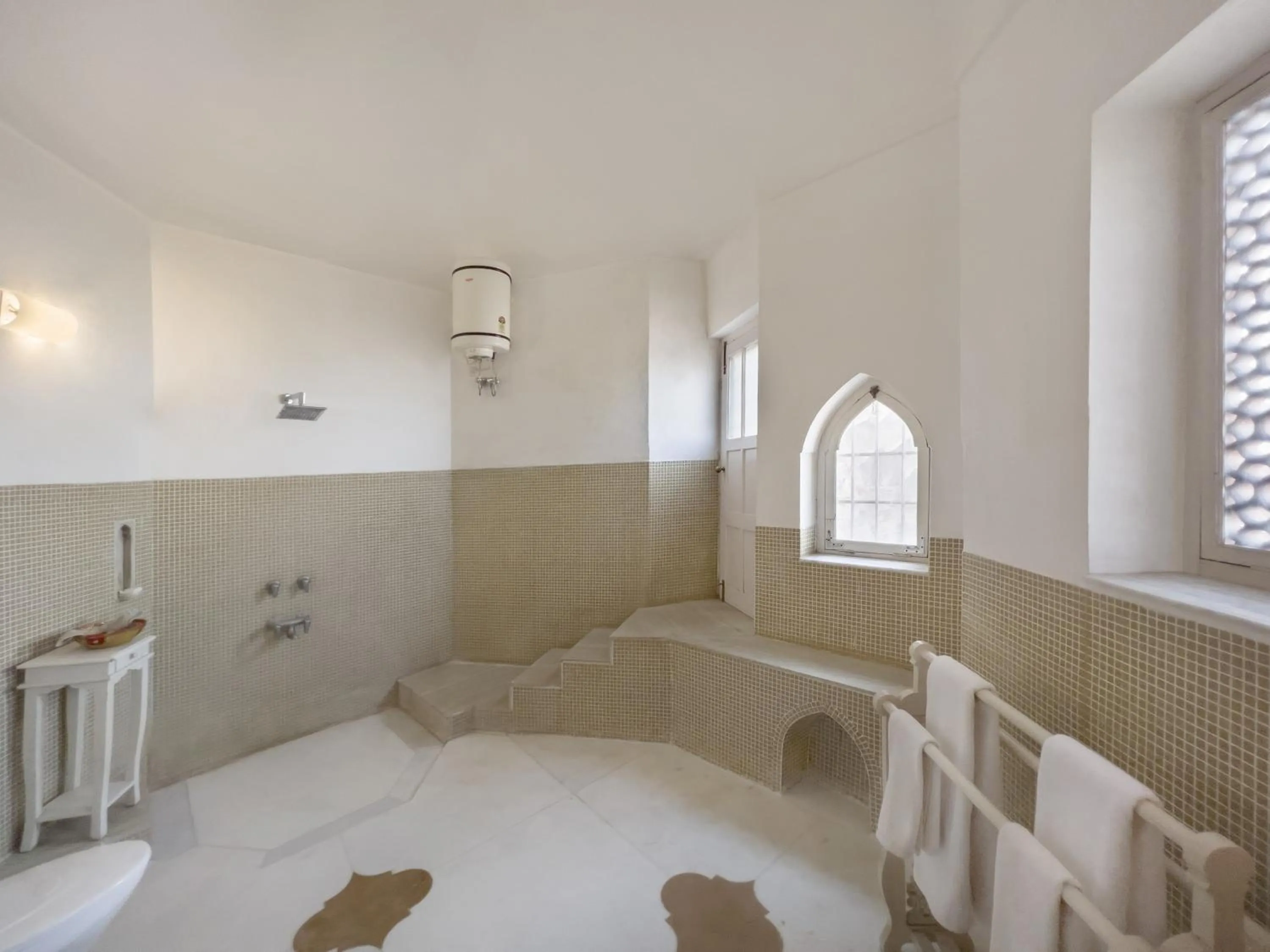 Shower in Neemrana Fort-Palace