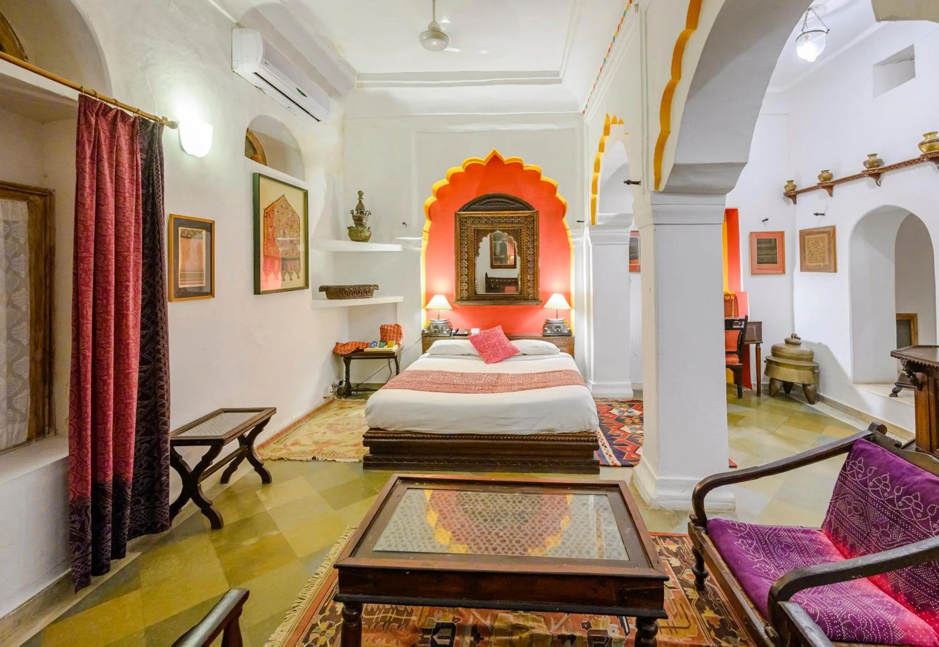 Bed in Neemrana Fort-Palace
