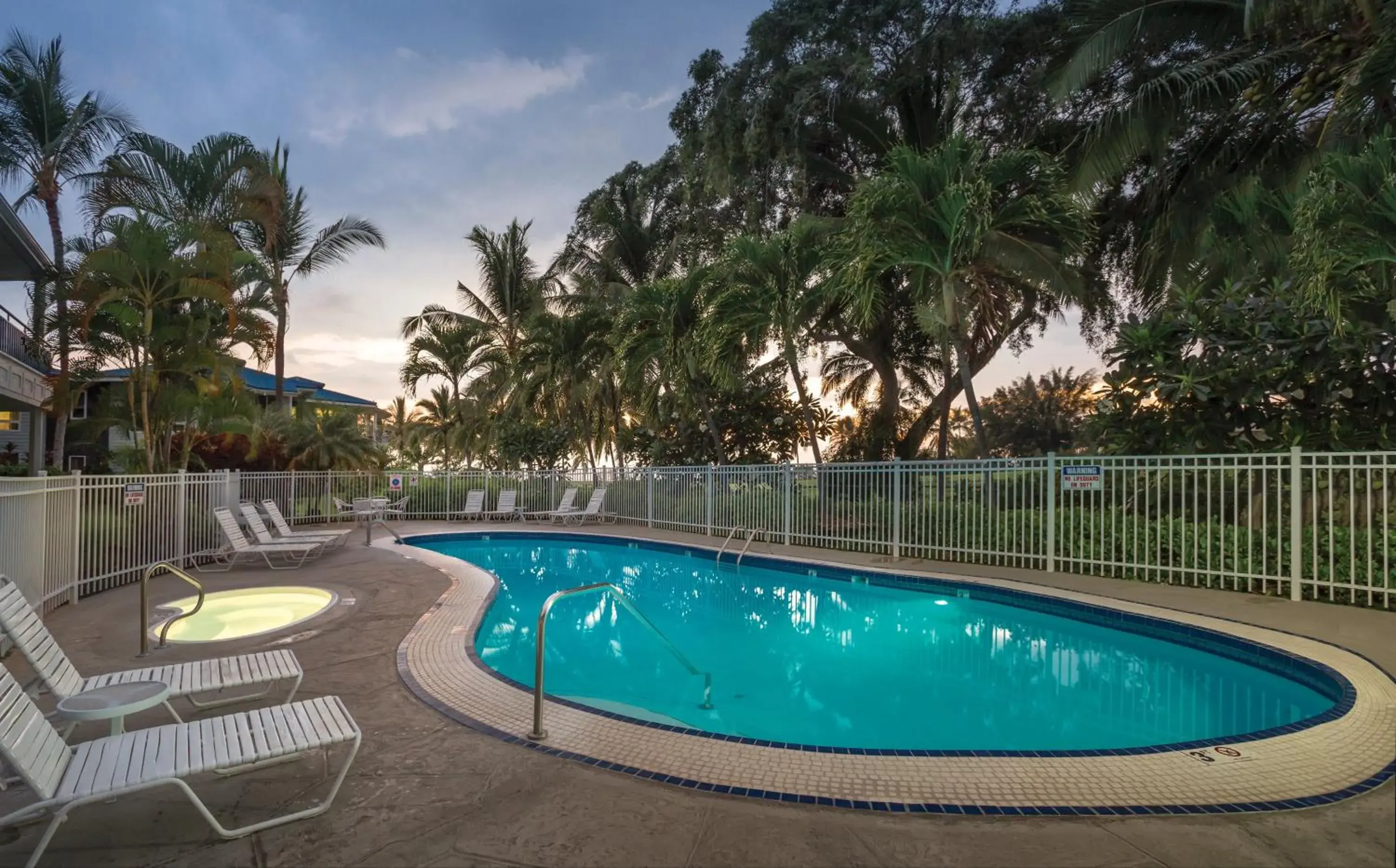 Swimming pool in Wyndham Mauna Loa Village Swimming pool in Wyndham Mauna Loa Village