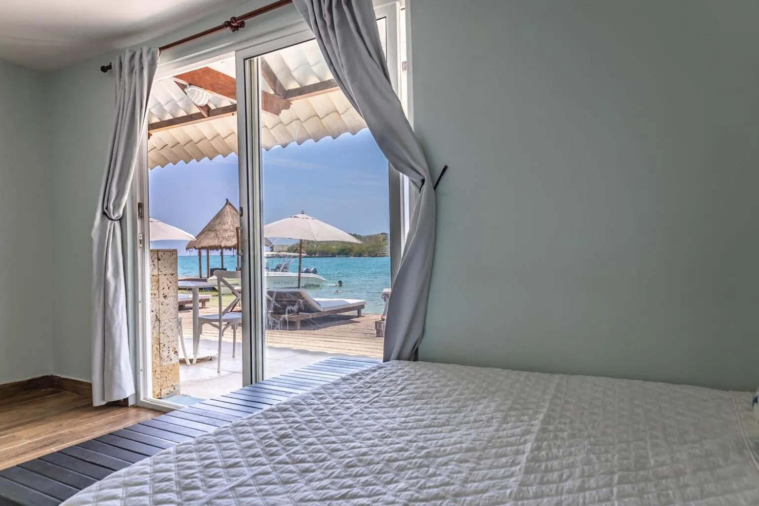 View (from property/room), Bed in Fragata Island House