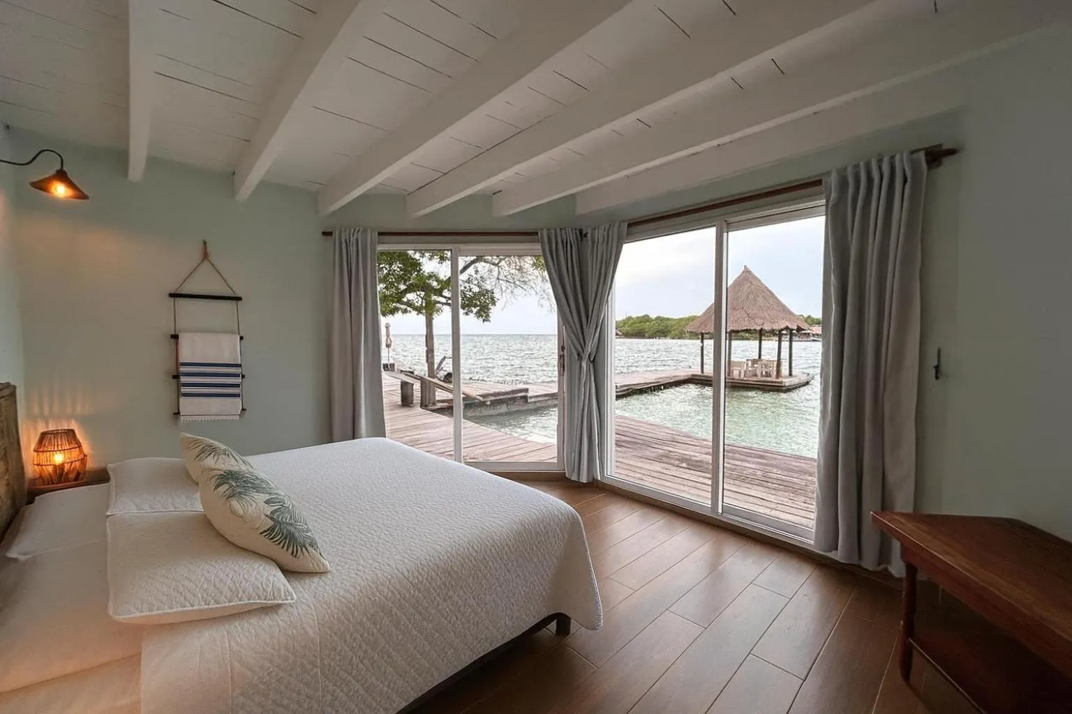 Bedroom, Bed in Fragata Island House