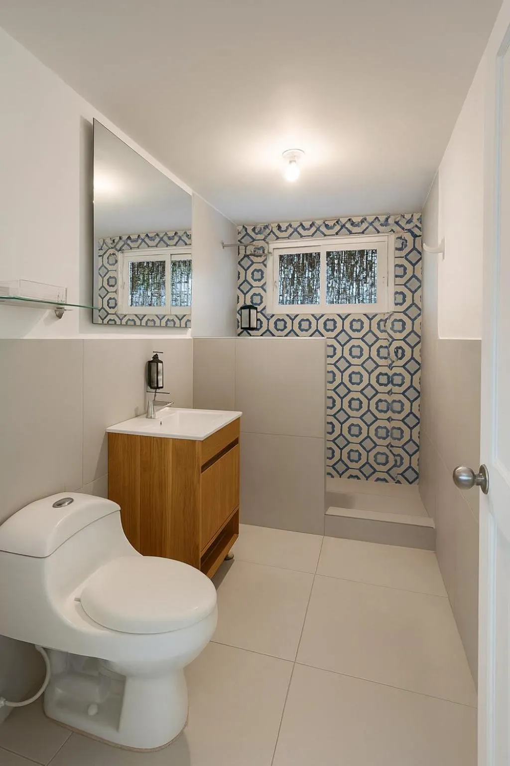 Bathroom in Fragata Island House