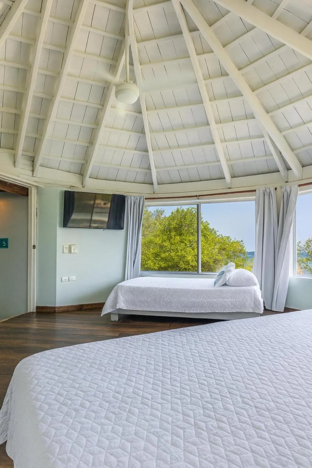 Bedroom, Bed in Fragata Island House