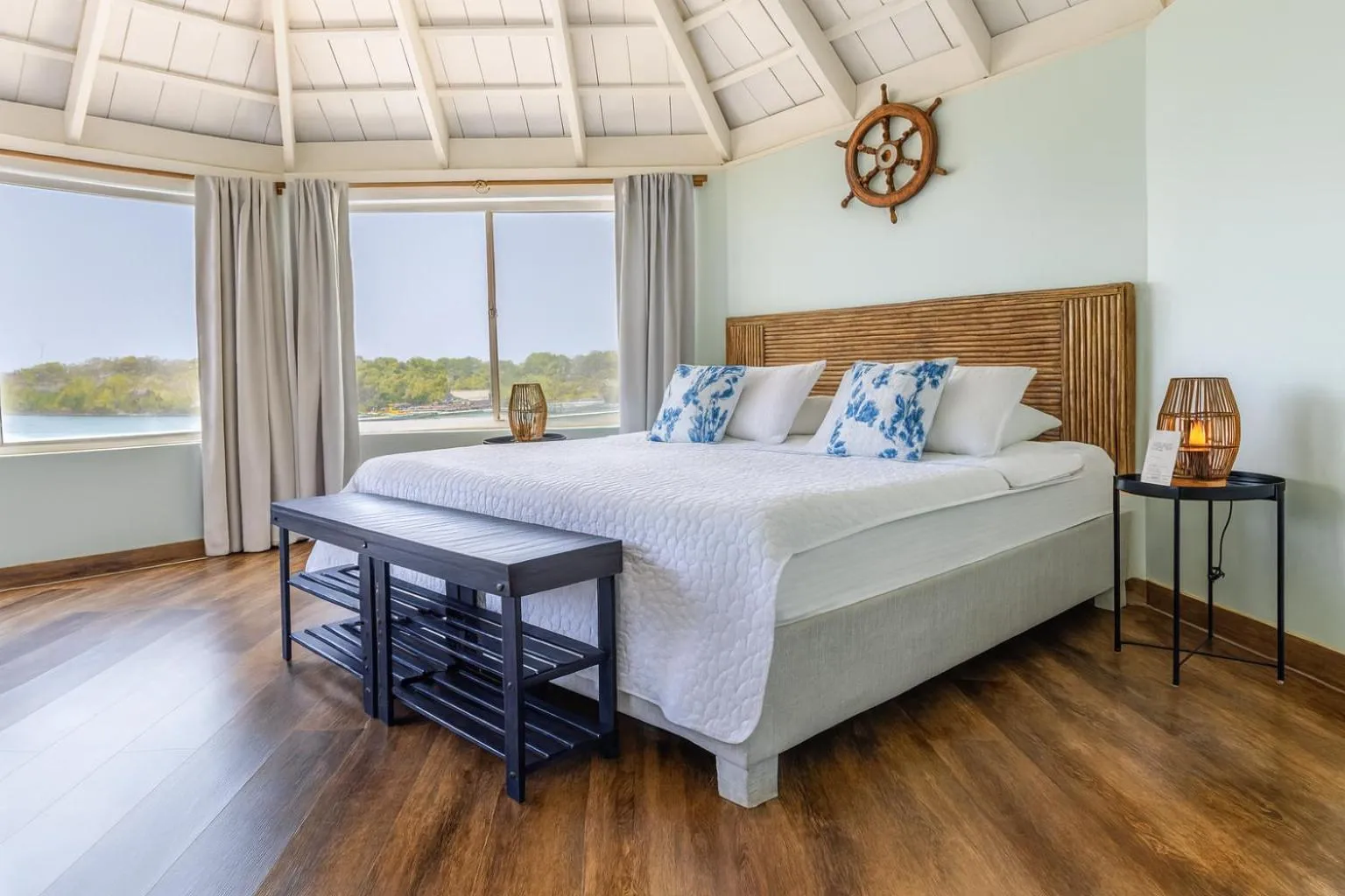 Bedroom, Bed in Fragata Island House