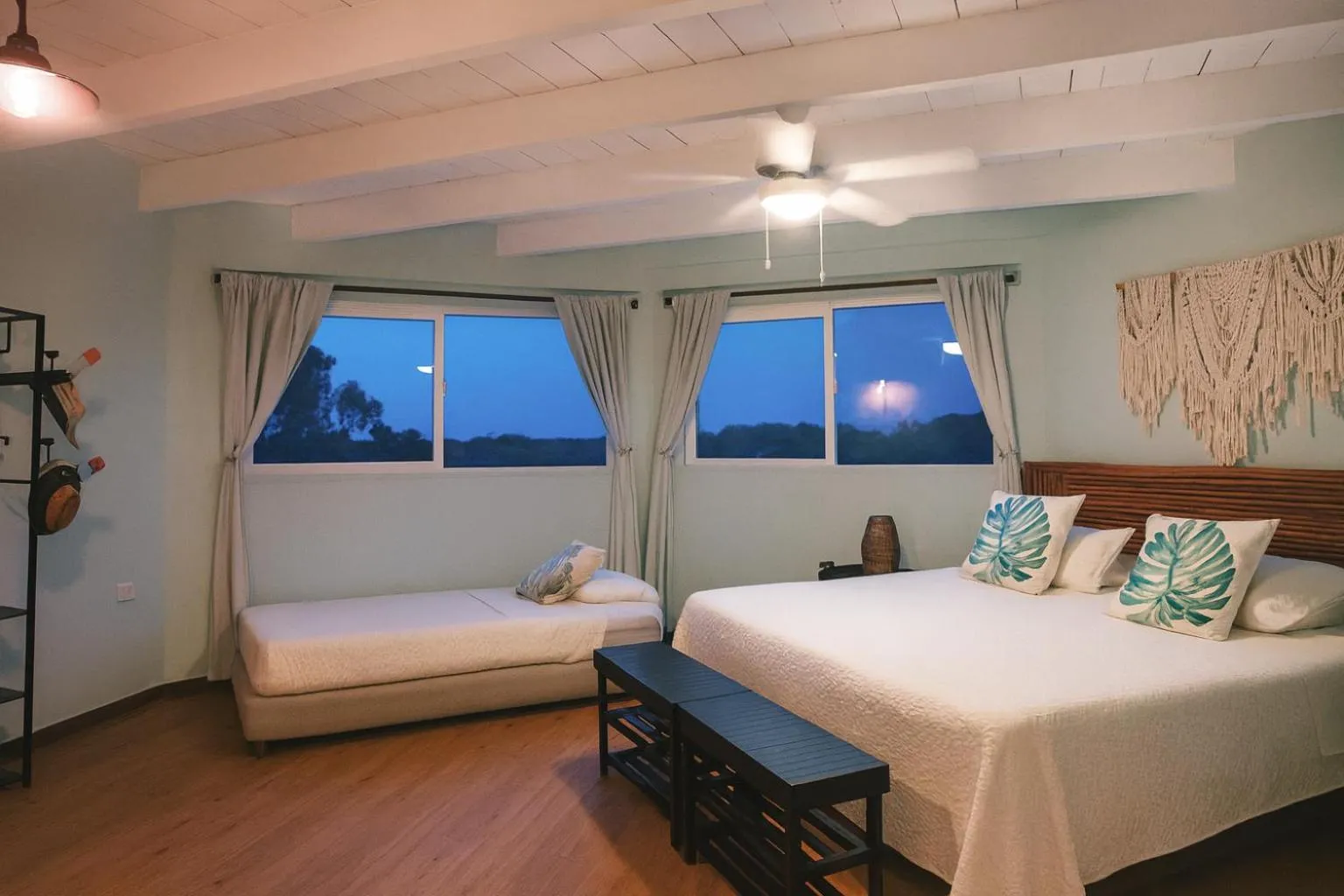 Bedroom, Bed in Fragata Island House