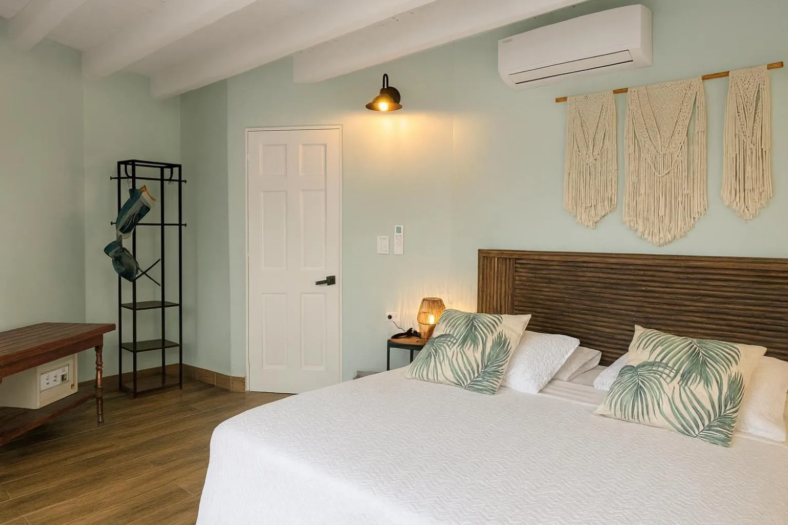 Bedroom, Bed in Fragata Island House