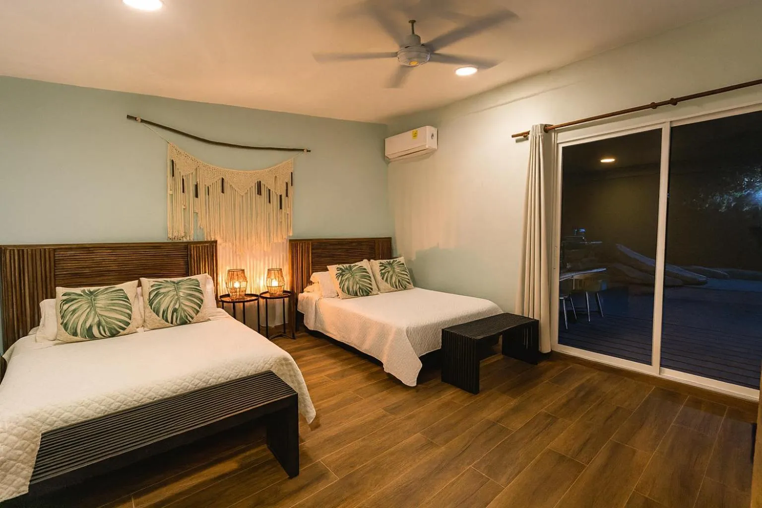 Bedroom, Bed in Fragata Island House