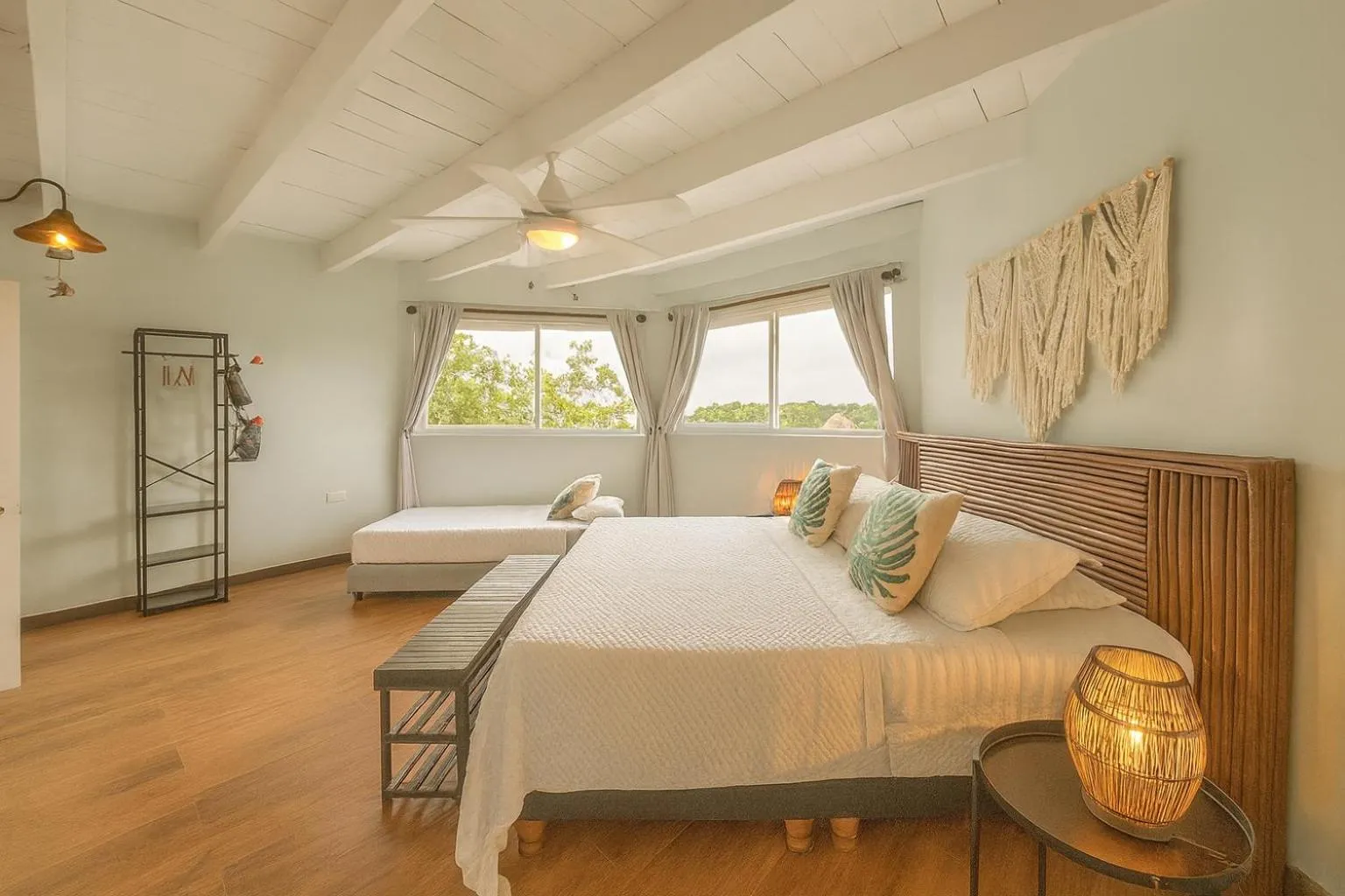 Bedroom, Bed in Fragata Island House