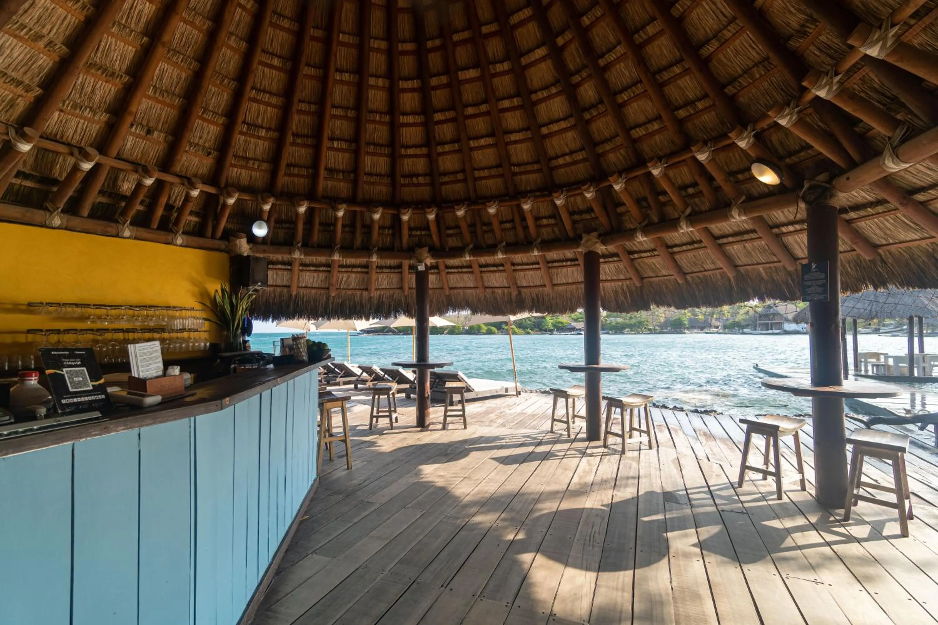 Lounge or bar in Fragata Island House