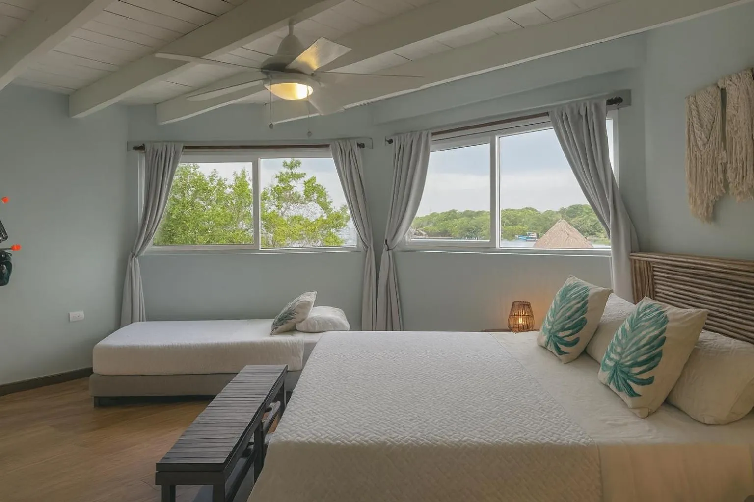 Bedroom, Bed in Fragata Island House